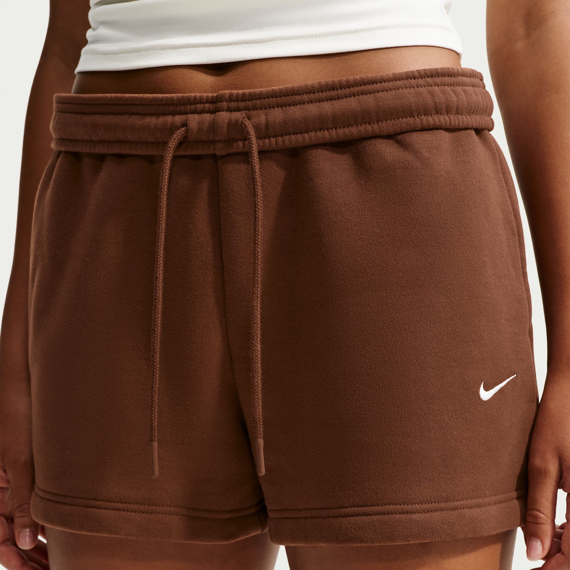 Nike Sportswear Shorts W NK STDO FLC MW MR STD 4 SHRT mit Eingrifftaschen, ca. Mitte Oberschenkel lang, gerade Beinform