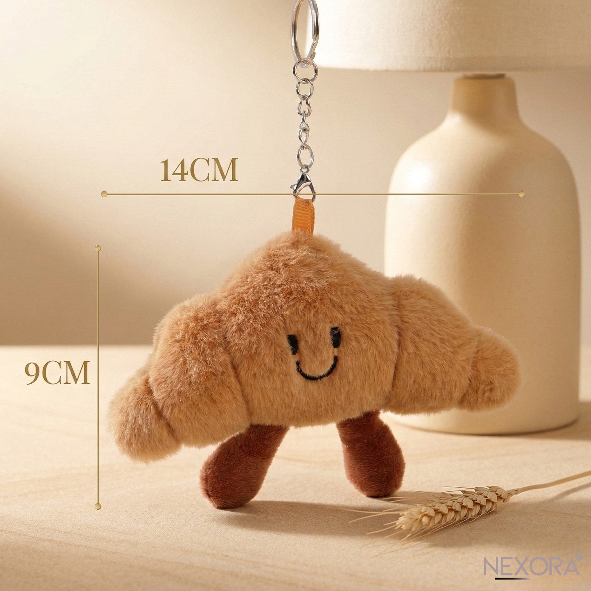 NEXORA Schlüsselanhänger Croissant Plüsch Schlüsselanhänger – Kawaii Anhänger für Tasche (Komplett-Set), niedlicher Schlüsselanhänger im Croissant Design