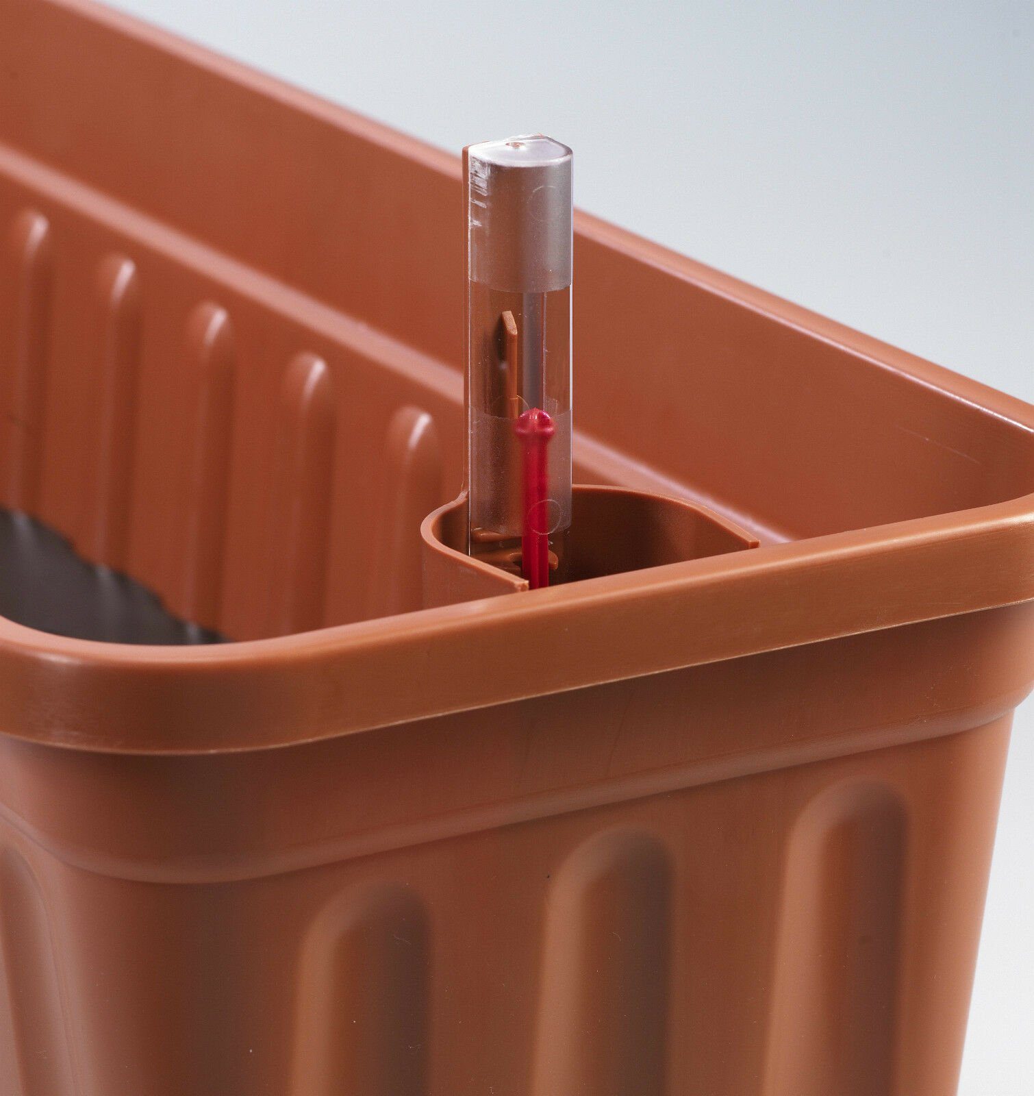 ALPFA Balkonkasten 80 cm terracotta mit Wasserspeicher Made in Germany Blumenkasten (Spar-Set, Balkonkasten mit Bewässerungssystem und Abstandshalter), wetterfest