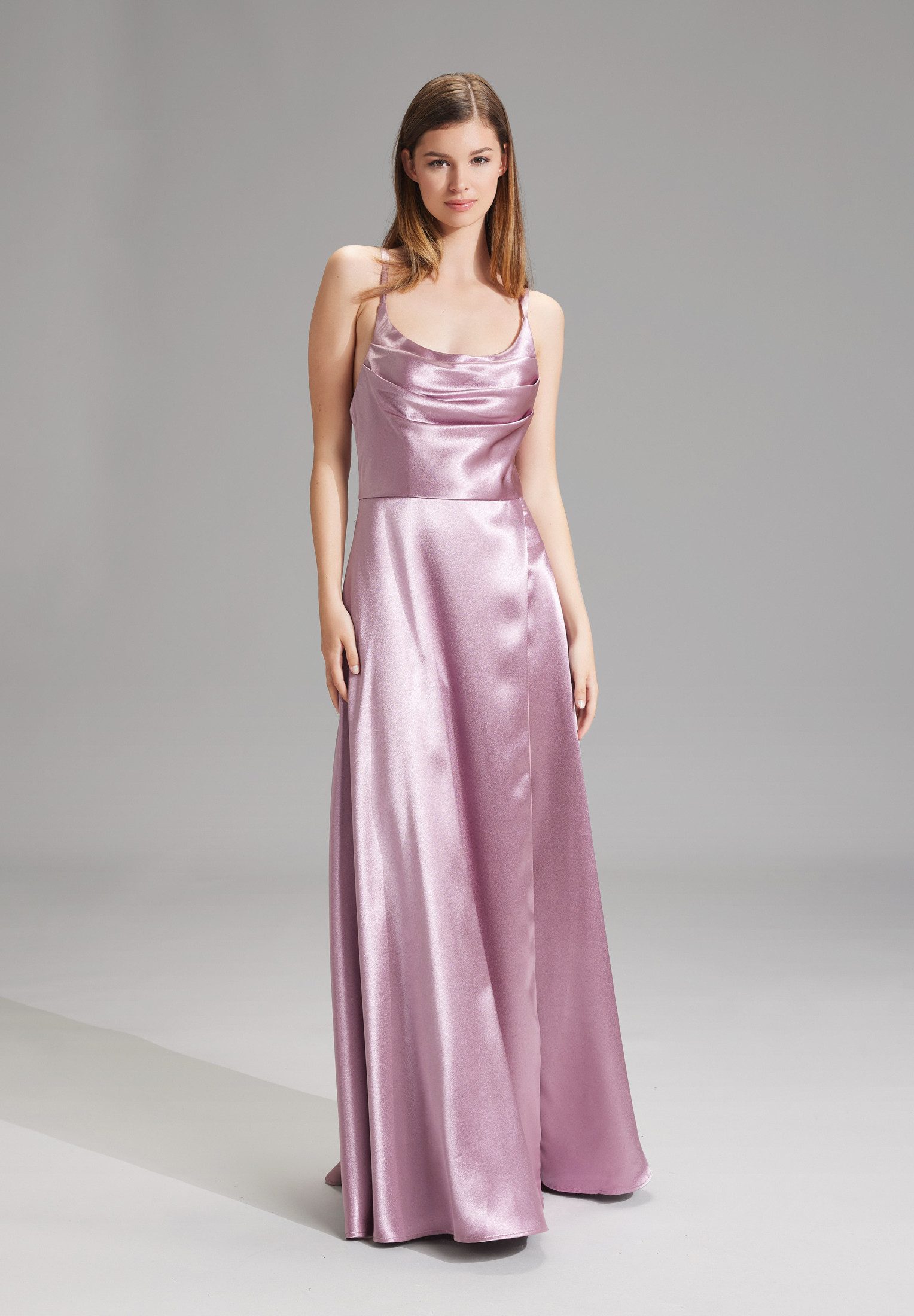 Hey Kyla Abendkleid - Satin-Abendkleid mit Gehschlitz Taillierter Schnitt mit ausgestelltem Rockteil