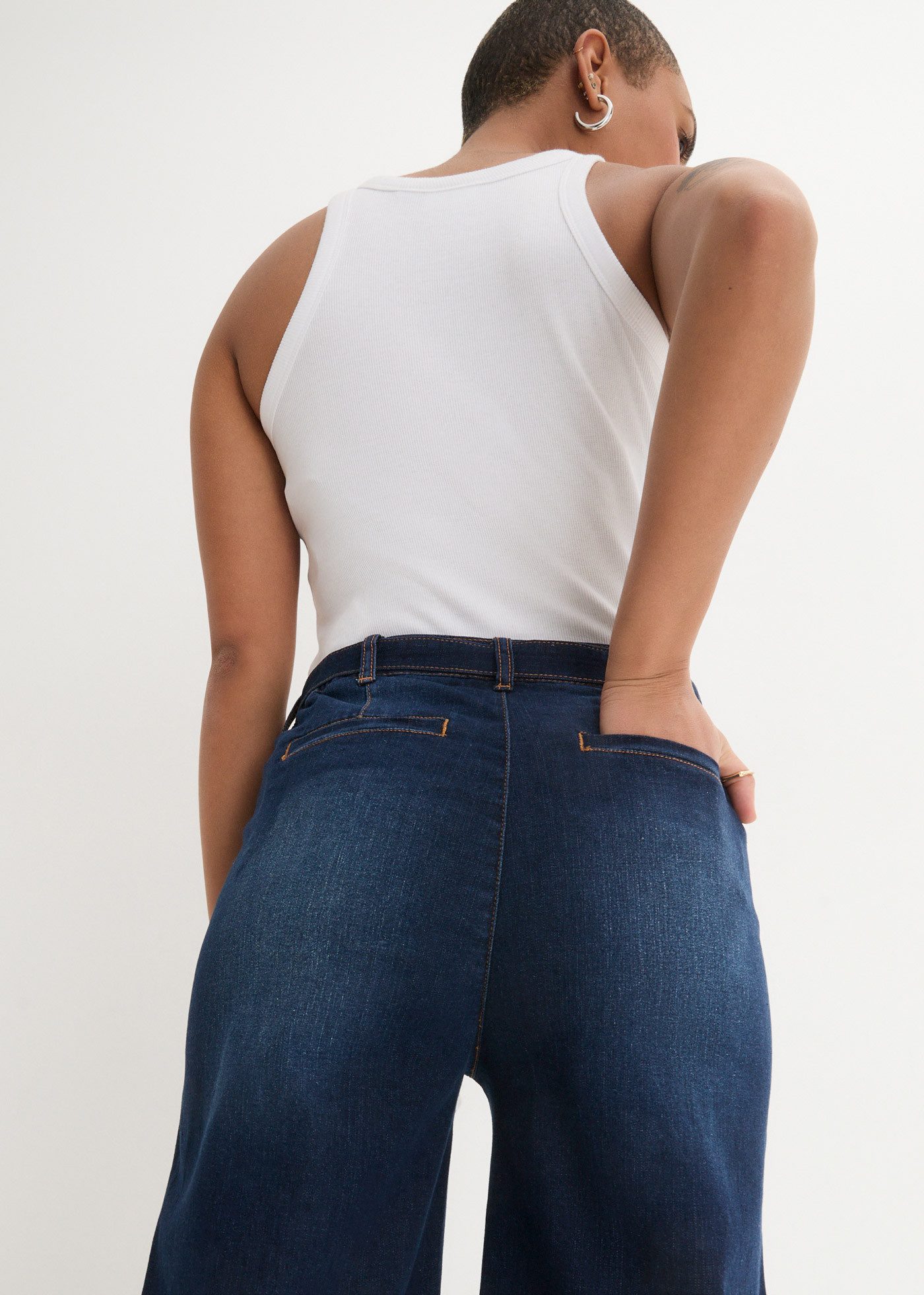 bonprix Weite Jeans mit seitlichem Teilgummibund, mit Bindegürtel, mit breitem Saum