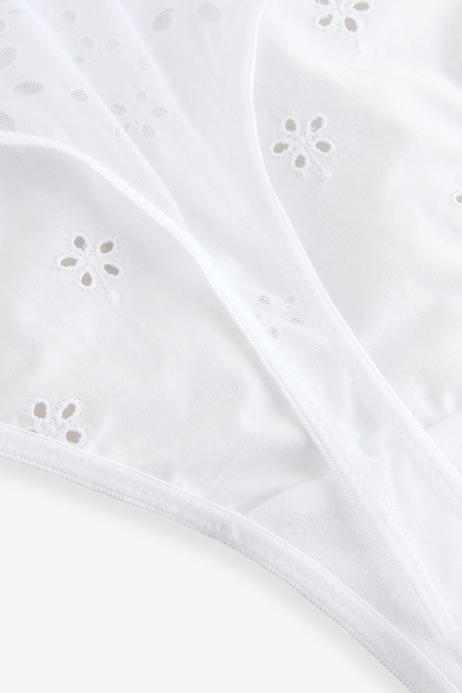 LIPSY String Lipsy Tanga mit Lochstickerei (1-St)