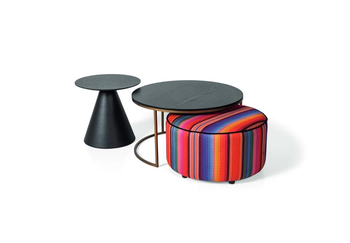 JVmoebel Wohnzimmer-Set Elegantes Couchtisch- und Hocker-Set aus Holz und Edelstahl, (3-St., 2x Couchtisch, Hocker), Made in Europa