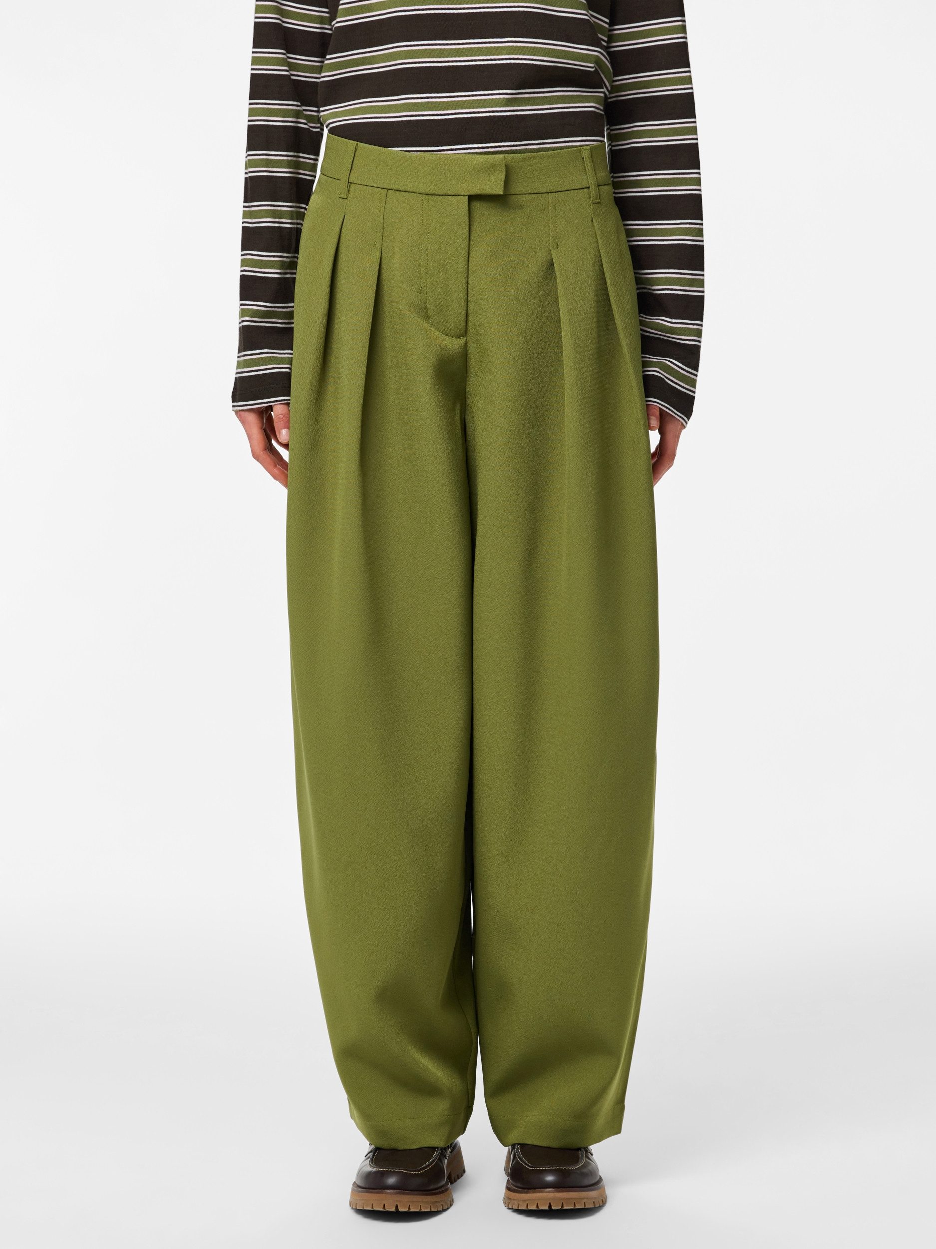 pieces Stoffhose PCOLIVIA BARREL PANTS WVN D2D BC