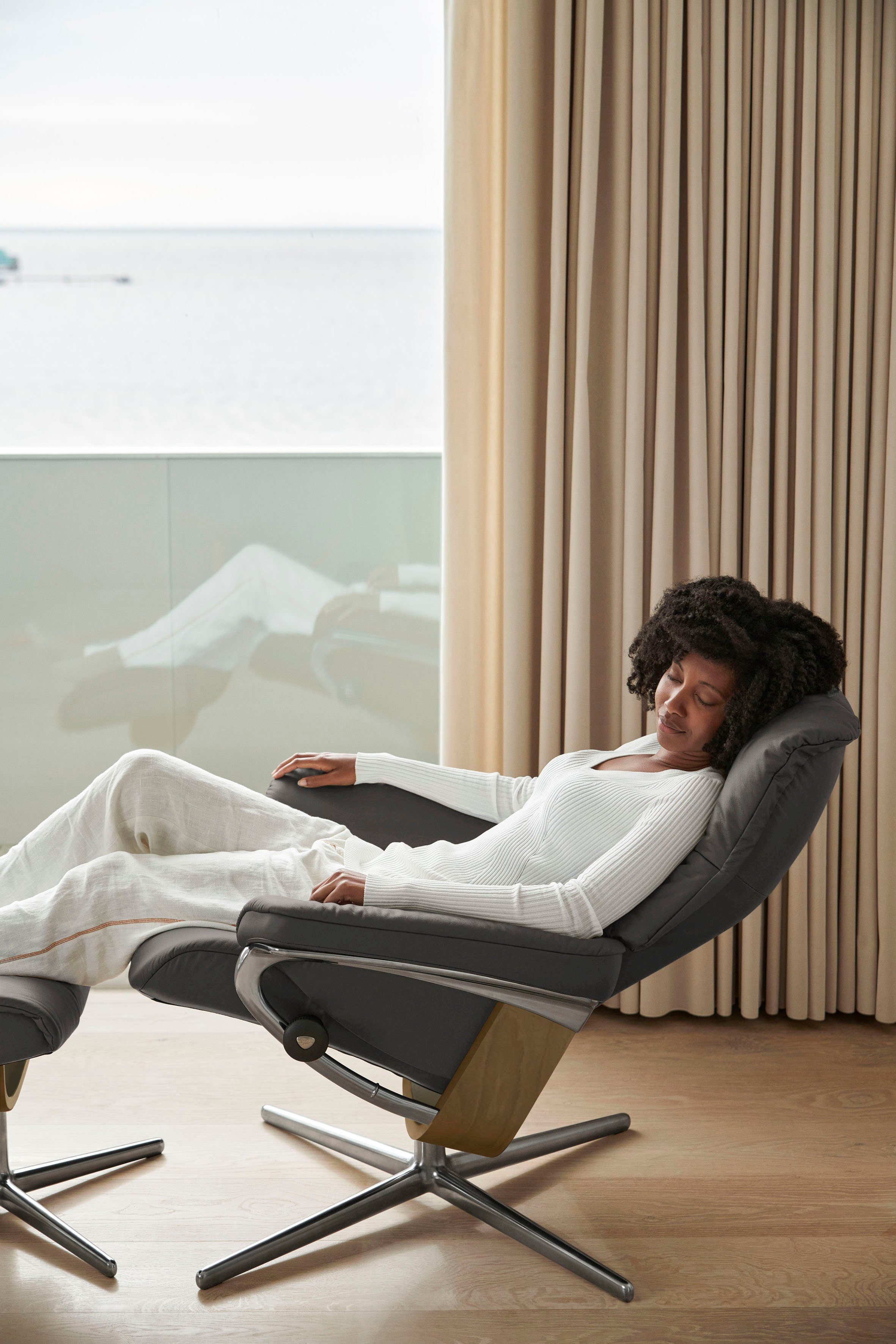 Stressless® Relaxsessel mit L, (Set, Größe S, Base, Hocker, Relaxsessel Hocker), Eiche mit Mayfair mit Holzakzent & M Cross