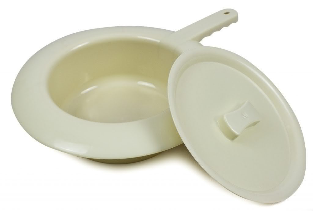 DocMed Urinal DocMed Stechbecken aus Kunststoff, (Inklusive Deckel, 1-tlg., Autoklavierbares Stechbecken), Hygienische Bettpfanne, Robustes Stechbecken