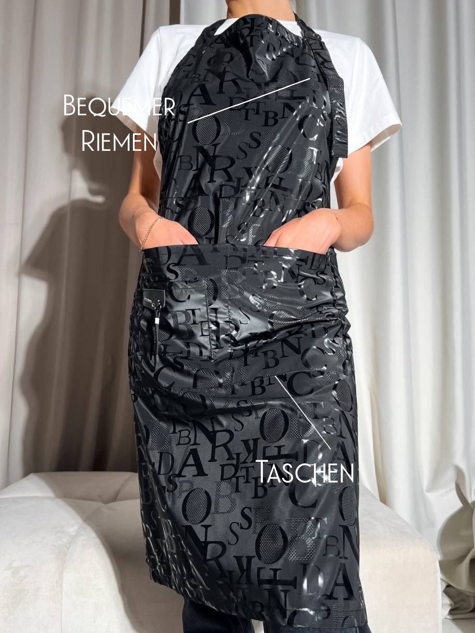 STM Company Kittelschürze Schürze Letters mit Lederdetails & Metallapplikationen, (mit Taschen, für Friseure, Kosmetikerinnen), Trendige Berufsschürze für Friseure & Beauty-Profis