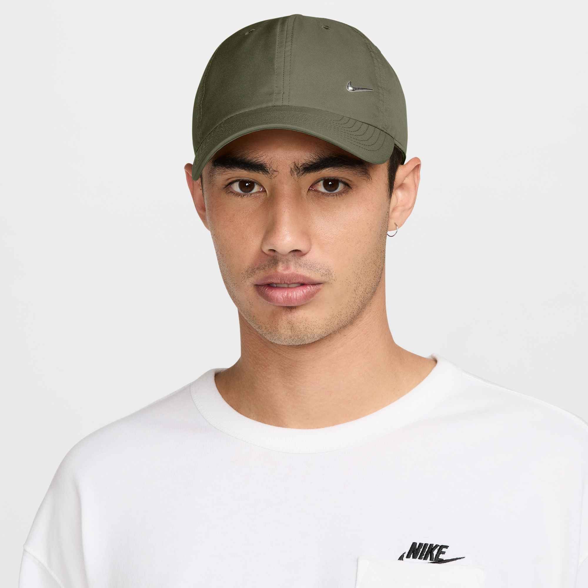 Nike Sportswear Baseball Cap U NK DF CLUB CAP U CB MTSWSH L mit gebogenem Schirm, mit Metall-Swoosh-Logo, mittelhohe Passform