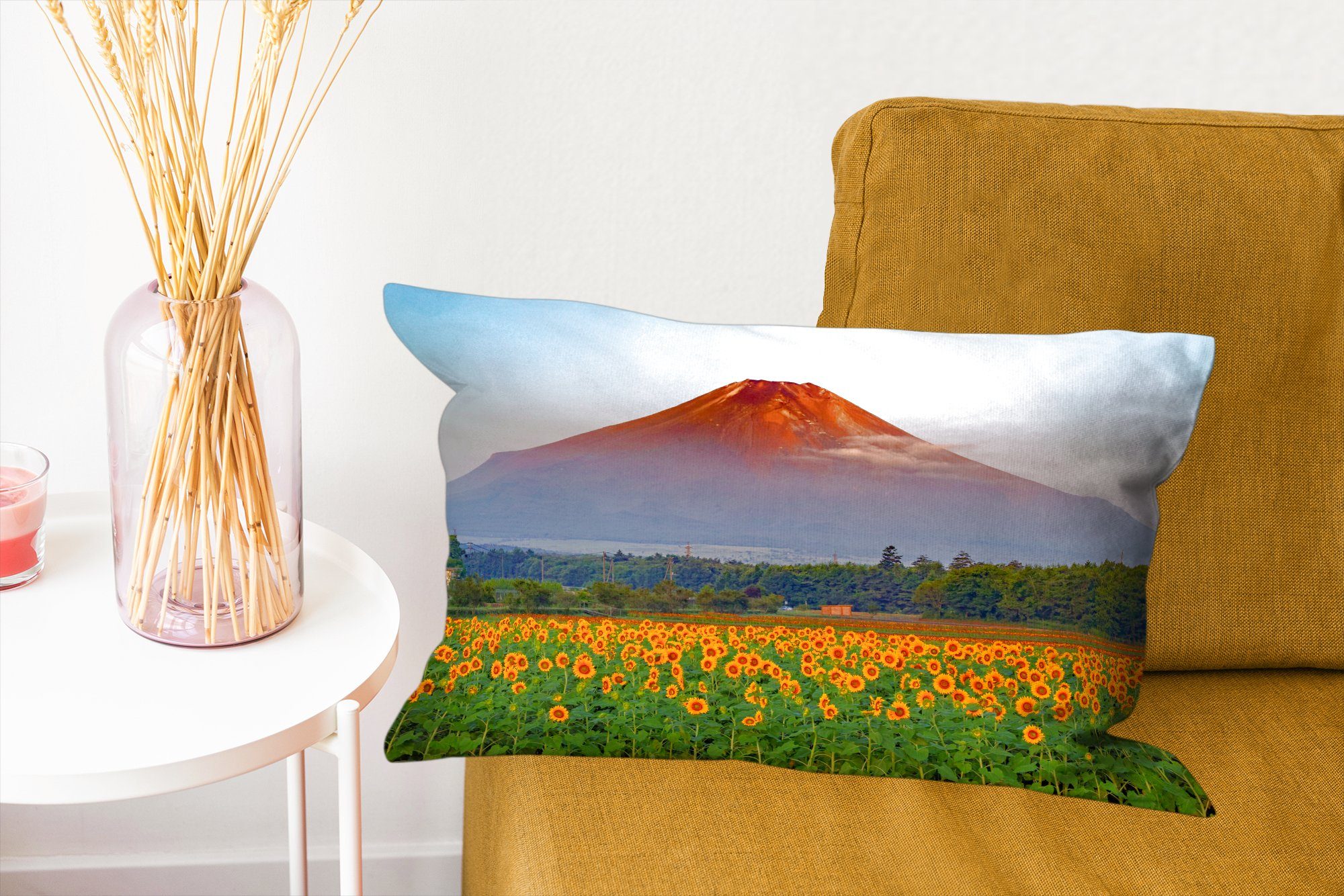 MuchoWow Dekokissen Blumen - Vulkan mit Japan, Schlafzimmer Dekokissen Dekoration, Füllung, Zierkissen, Wohzimmer 