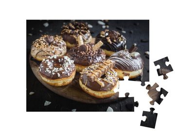 puzzleYOU Puzzle Verschiedene hausgemachte Schokoladendonuts, 48 Puzzleteile, puzzleYOU-Kollektionen Kuchen, Essen und Trinken