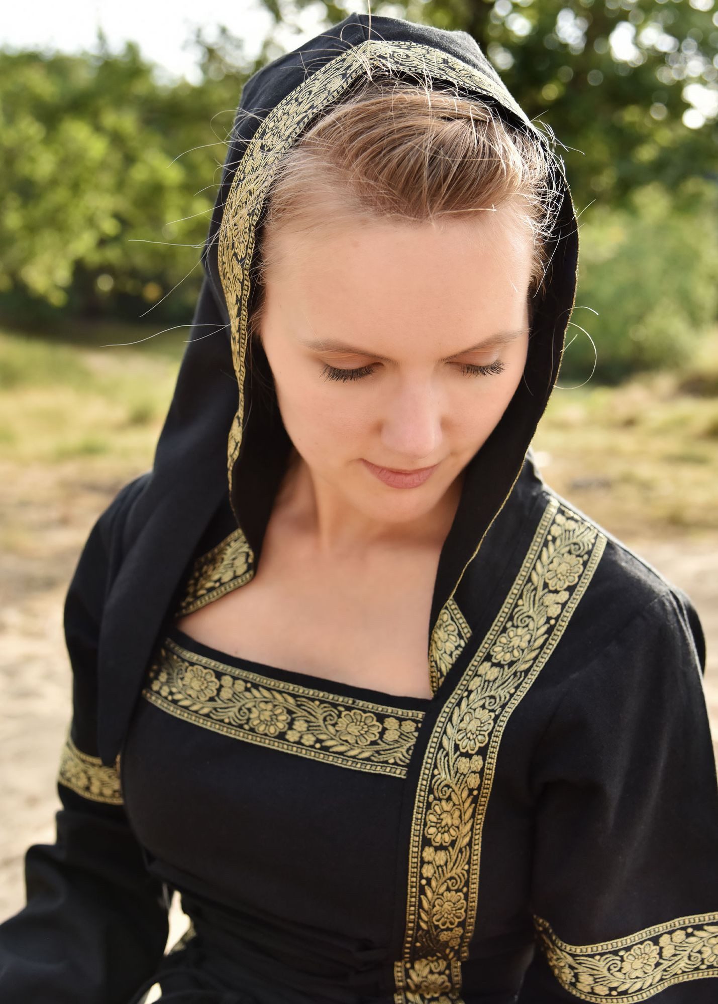 Battle Merchant Kostüm Mittelalterkleid Eleanor mit Kapuze, schwarz, Gr. XL