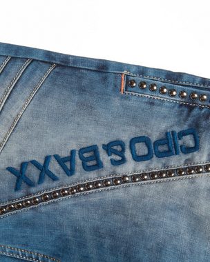 Cipo & Baxx Regular-fit-Jeans Herren Jeans Hose im mit aufwendiger Nietenverzierung und Labelschrift Jeans Hose mit dem gewissen Extra durch die Nietenverzierung