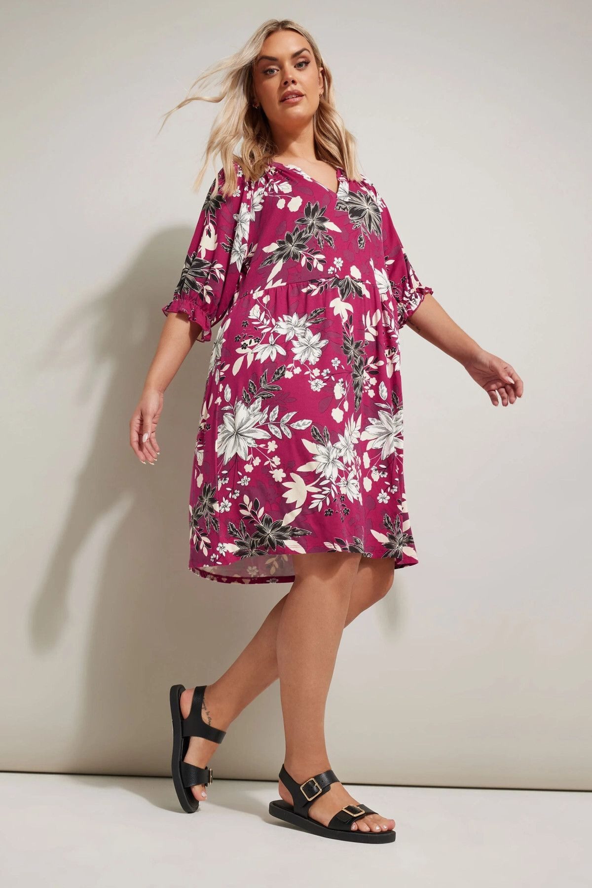 Stil Diva Minikleid Minikleid in Übergröße mit V-Ausschnitt, kurzen Ärmeln günstig online kaufen