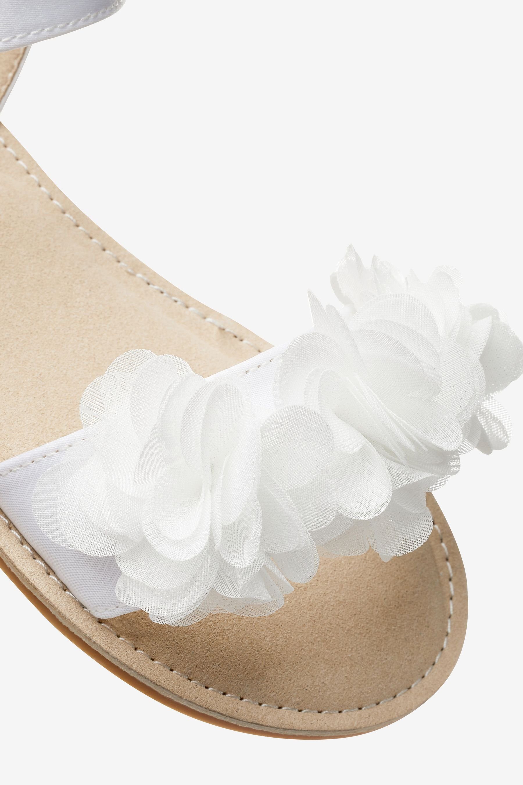White mit Next Sandale Festliche Ivory (1-tlg) Sandalen Blumenverzierung