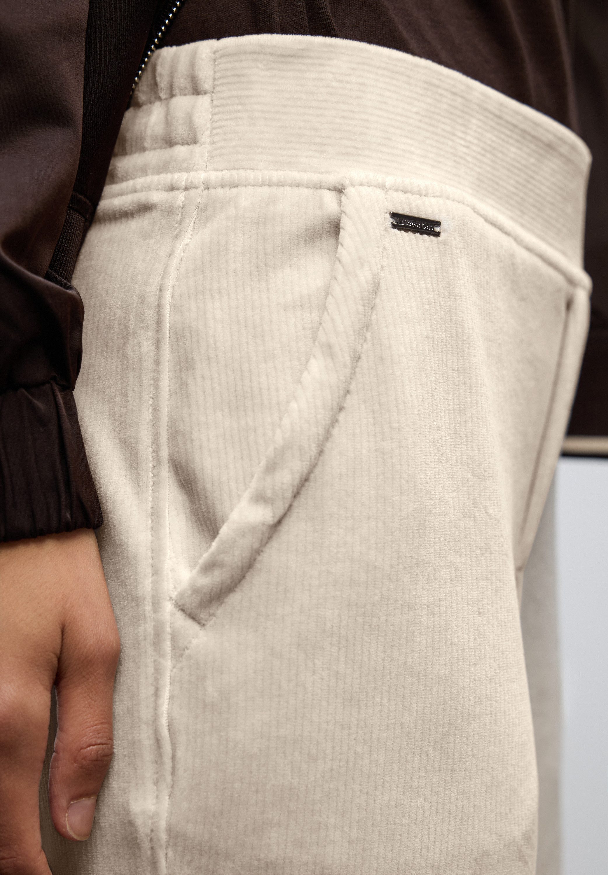 STREET ONE Cordhose mit Stretch und seitliche Taschen
