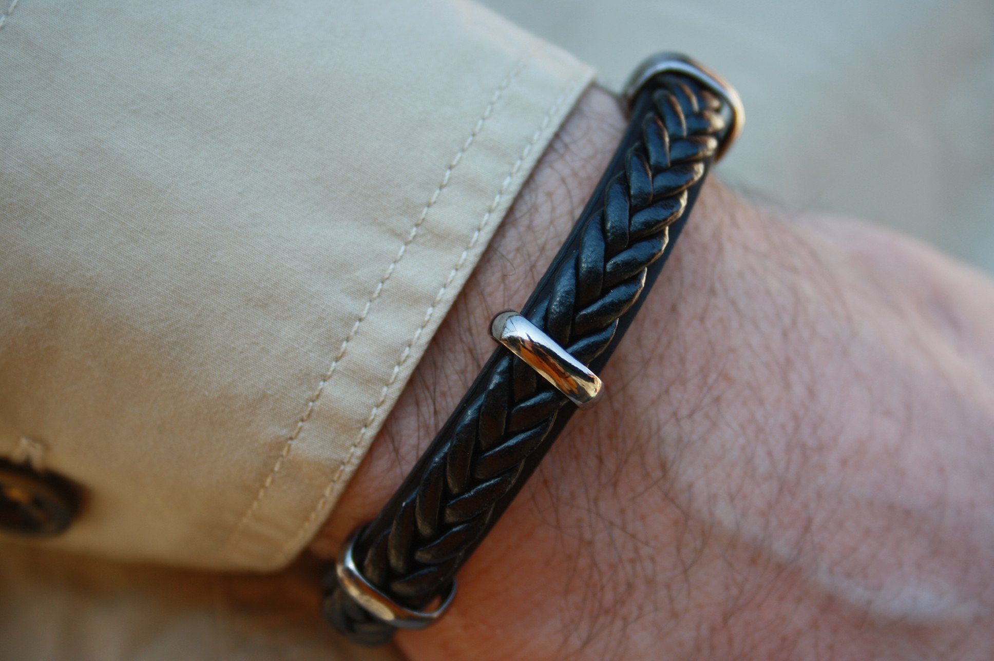 Herren Schmuck NAHLE Lederarmband Herren Leder Armband (1-tlg), aus Echtleder - mit Magnetverschluss für ein bequemes und sicher