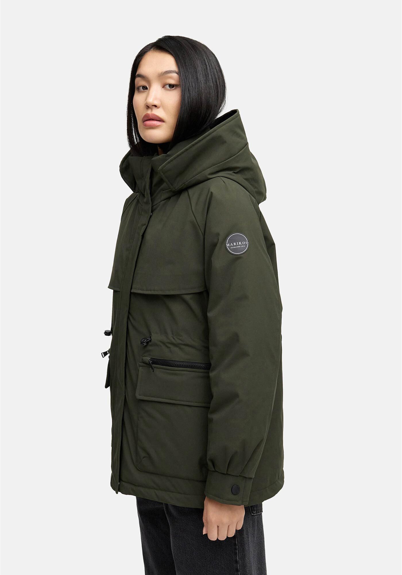Marikoo Winterjacke Shigaraa mit abnehmbarer Kapuze und Gummizug an der Taille – Bild 2 von 5