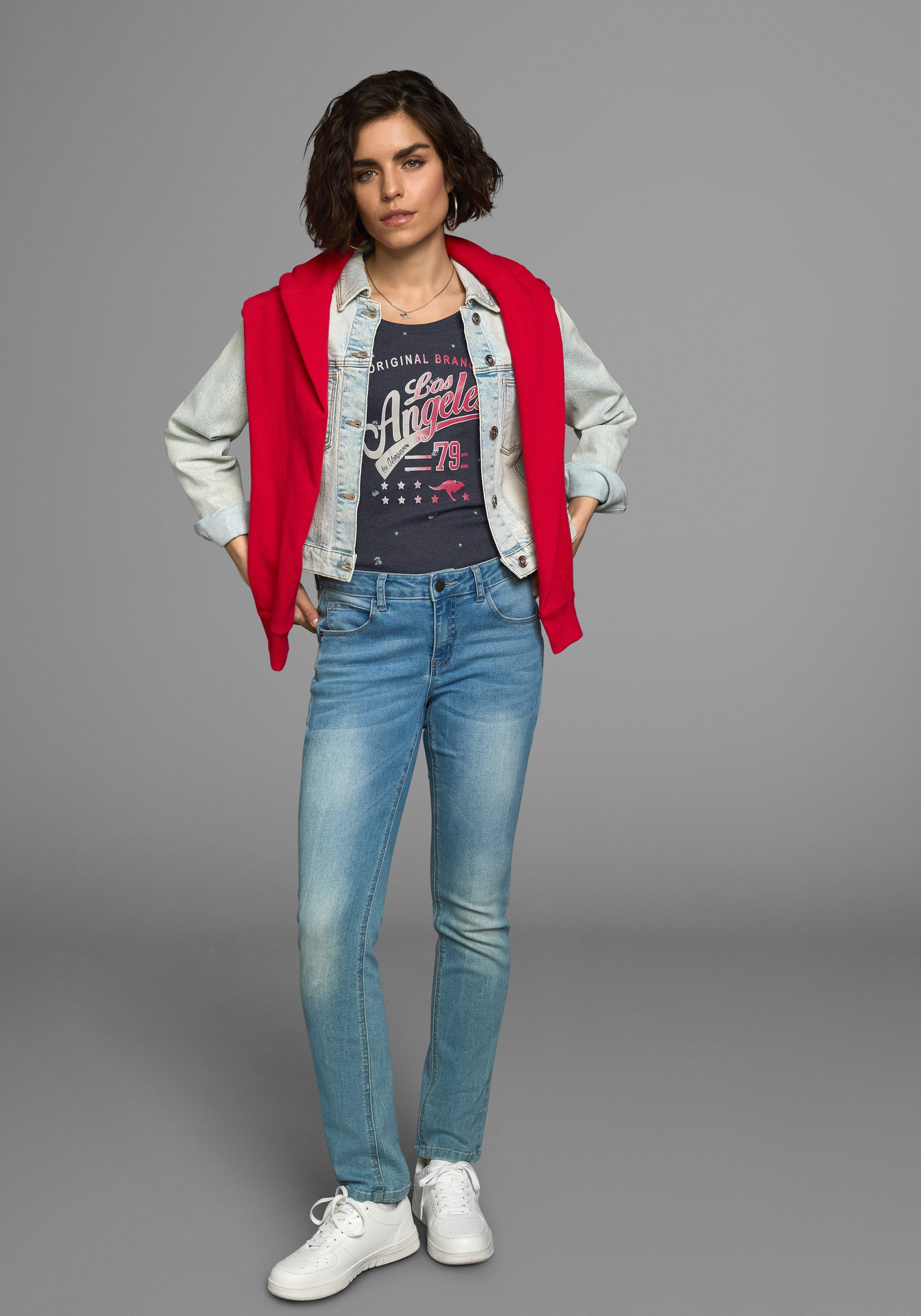 KangaROOS T-Shirt Kurzarm, figurbetonte Passform, aus 100% Baumwolle. Reduzierter Preis € 14,99. Unverbindliche Preisempfehlung € 19,99