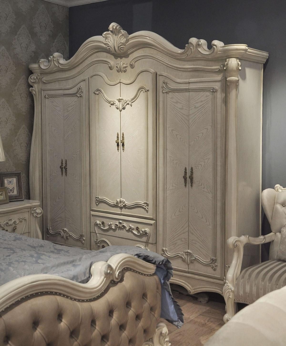 JVmoebel Kleiderschrank Klassischer Antik Stil Schrank Holz Garderobe Schränke Barock Weiß Made in Europa