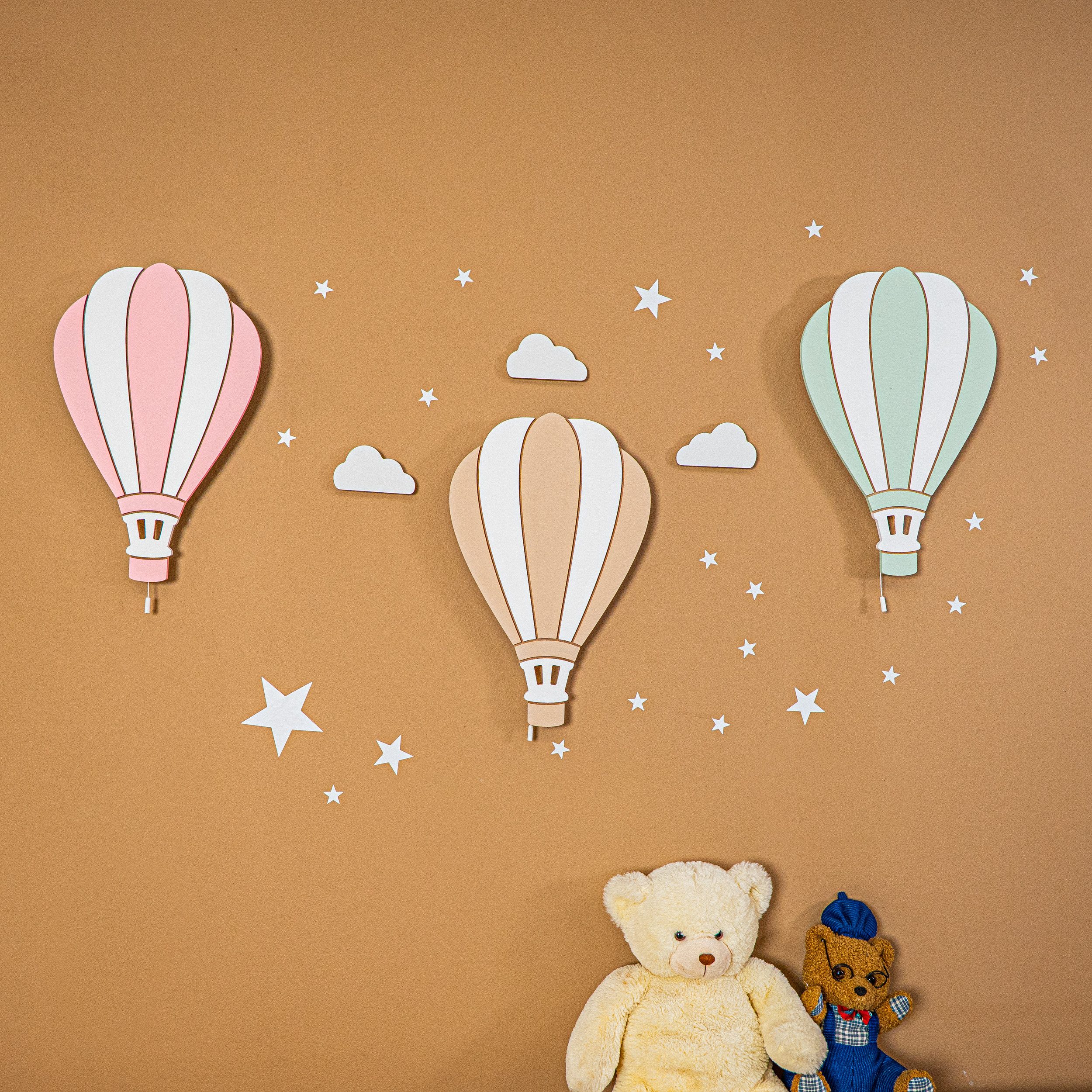 COZYCOLLECTIONS LED Wandleuchte LED-Wandlampen-Set Heißluftballons in Holzoptik, LED, Warmweiß, Handgemachtes 3er-Set aus Holz, LED warmweiß, 9V, Zugschnur