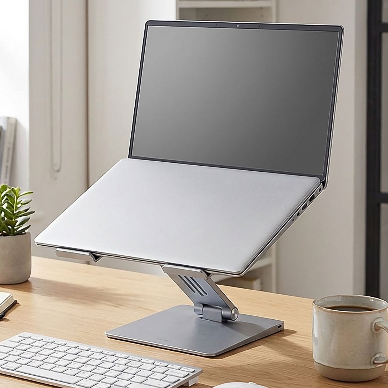 Nedis Laptop-Ständer Laptop-Ständer mit 8-Port Dockingstation, USB-C 100W PD, 4K HDMI, Alu, (Faltbarer Aluminium-Notebookständer mit integriertem 8-in-1 USB-C Hub)