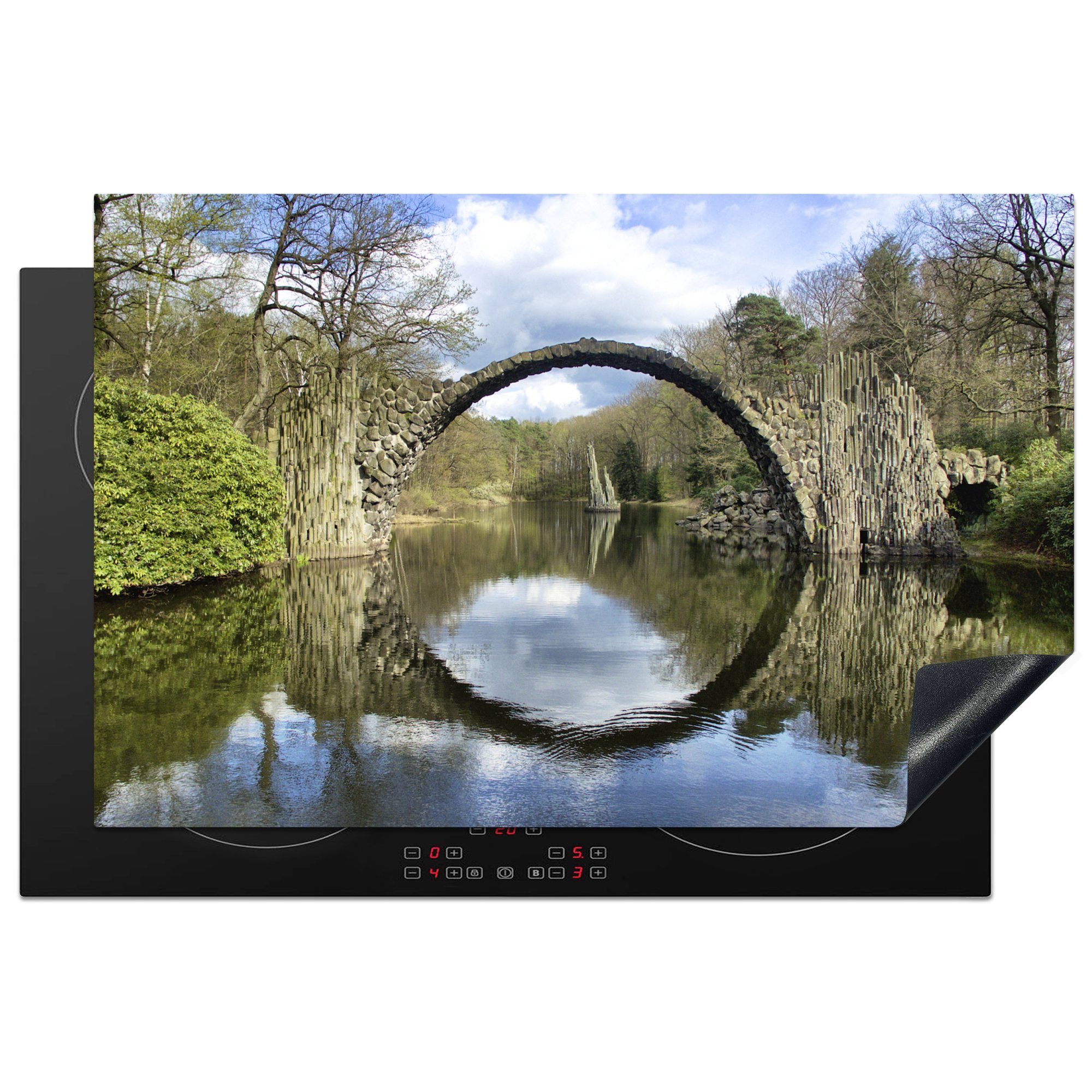 MuchoWow Herdblende-/Abdeckplatte Die Rakotz-Brücke in Kromlau bei bewölktem Himmel, Vinyl, (1 tlg), 81x52 cm, Induktionskochfeld Schutz für die küche, Ceranfeldabdeckung