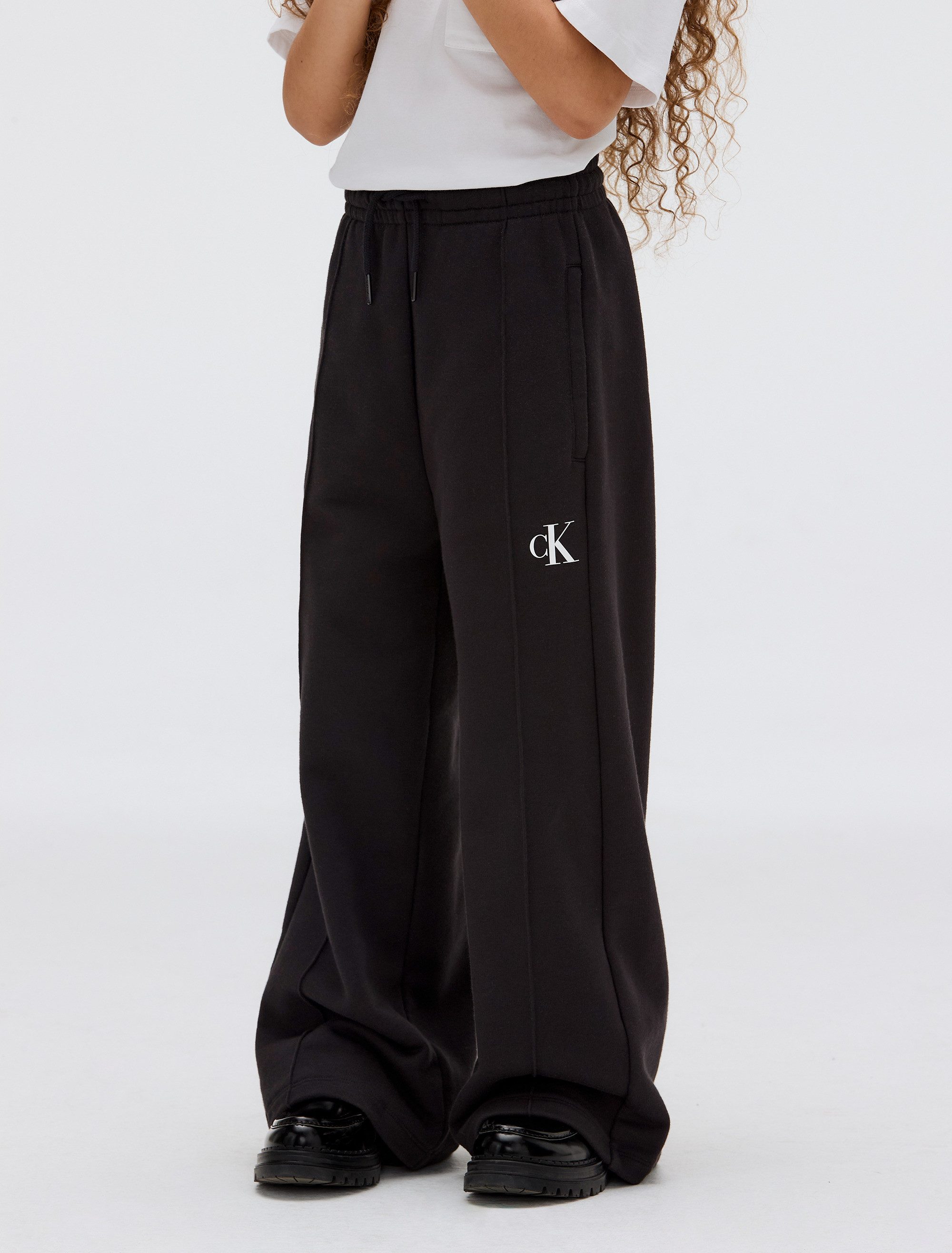 Calvin Klein Джинси Sweathose CK LOGO WIDE LEG SWEATPANTS mit Biesendetails vorne