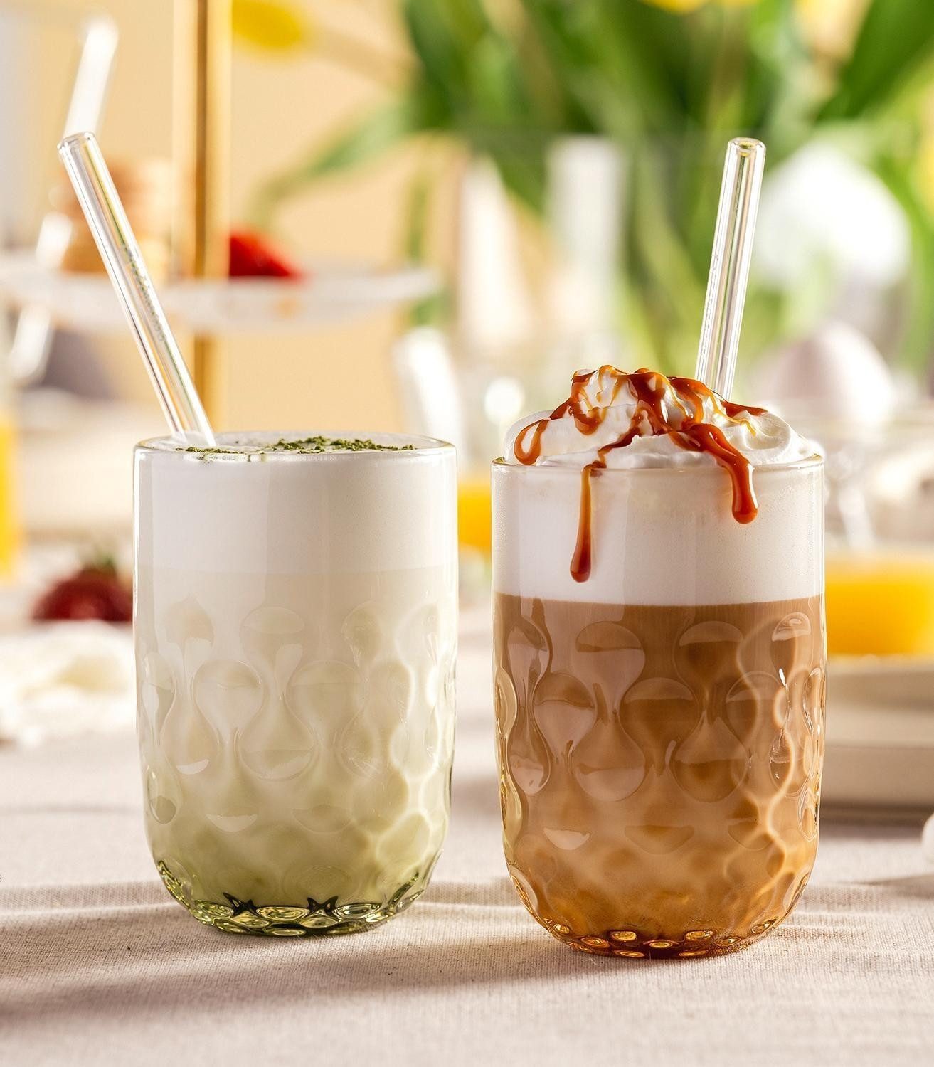 LEONARDO Latte-Macchiato-Glas Trinkgläser-Set GOCCE, Grün, Transparent, 4-tlg., Glas, 390 ml, inkl. Glastrinkhalmen, mit Reliefmuster