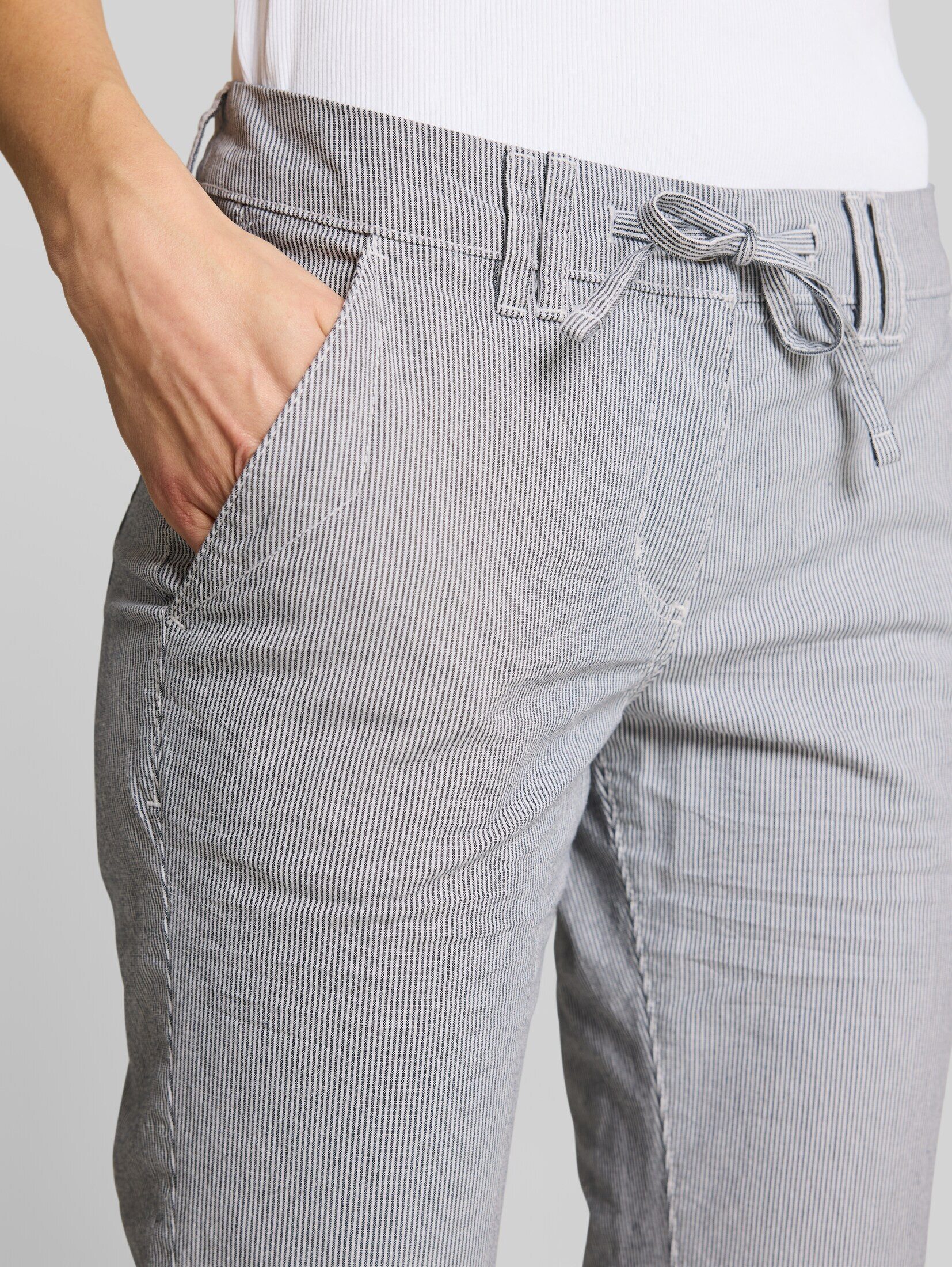 TOM TAILOR 3/4-Hose Hosen & Chino Tapered Relaxed Capri Hose mit Kordelzug – Bild 5 von 5