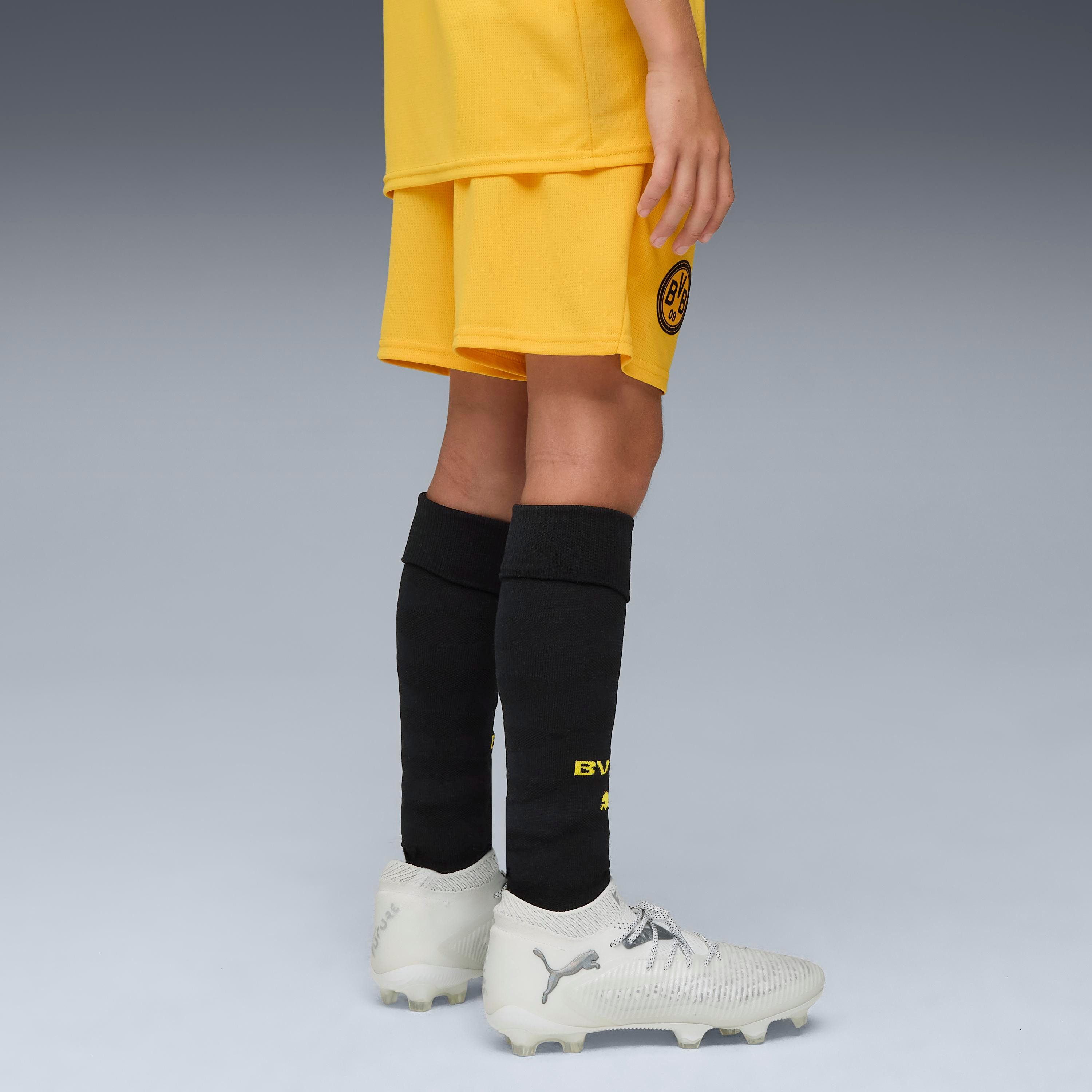 PUMA Trainingsshorts BVB SHORTS REPLICA JR sportlicher Stil, für Fußball und Training, mit DryCELL-Technologie – Bild 2 von 5