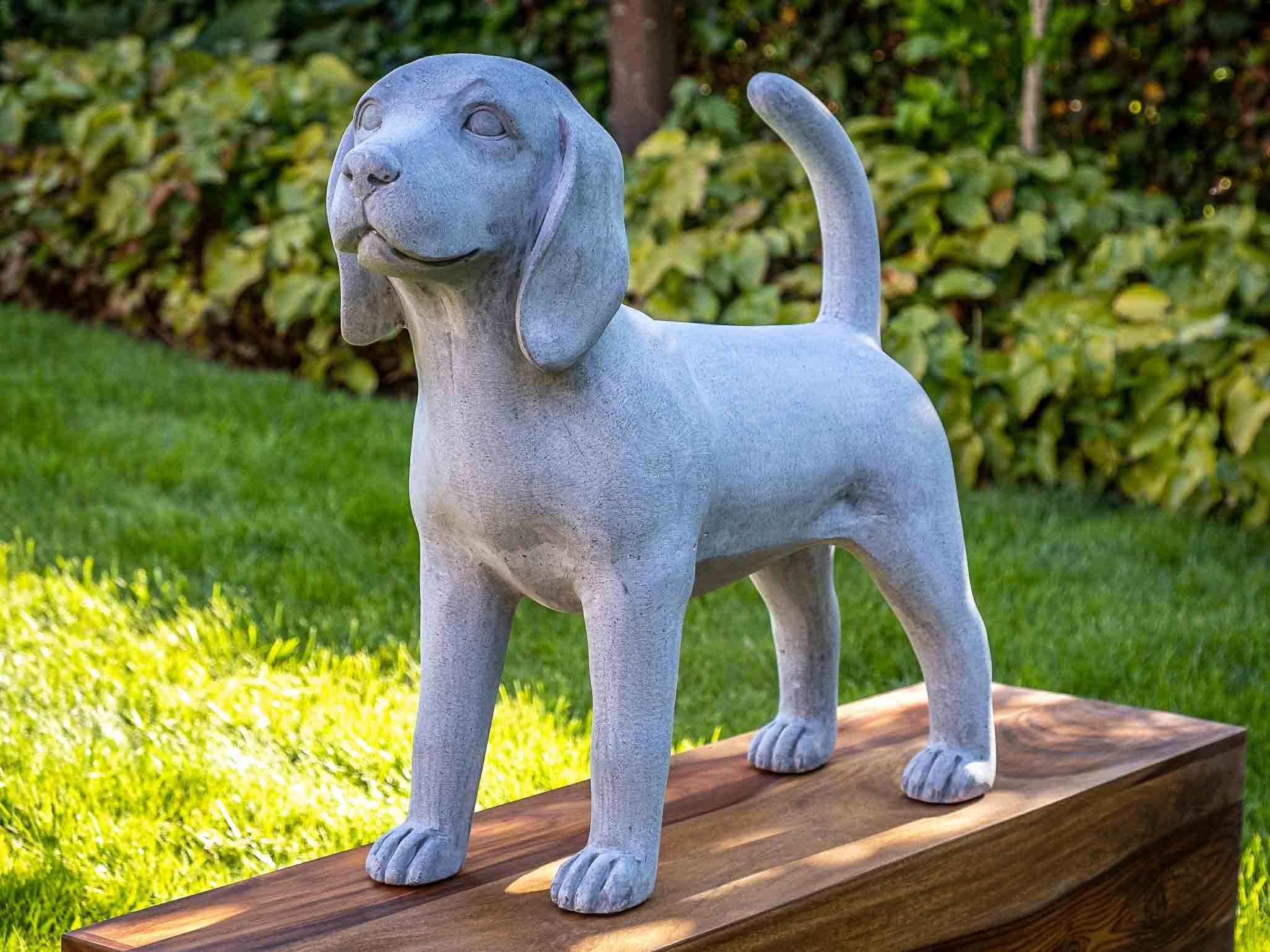 Sandsteinguss Dekofigur Figur IDYL Hund Skulptur IDYL Moderne "Beagle" Grau