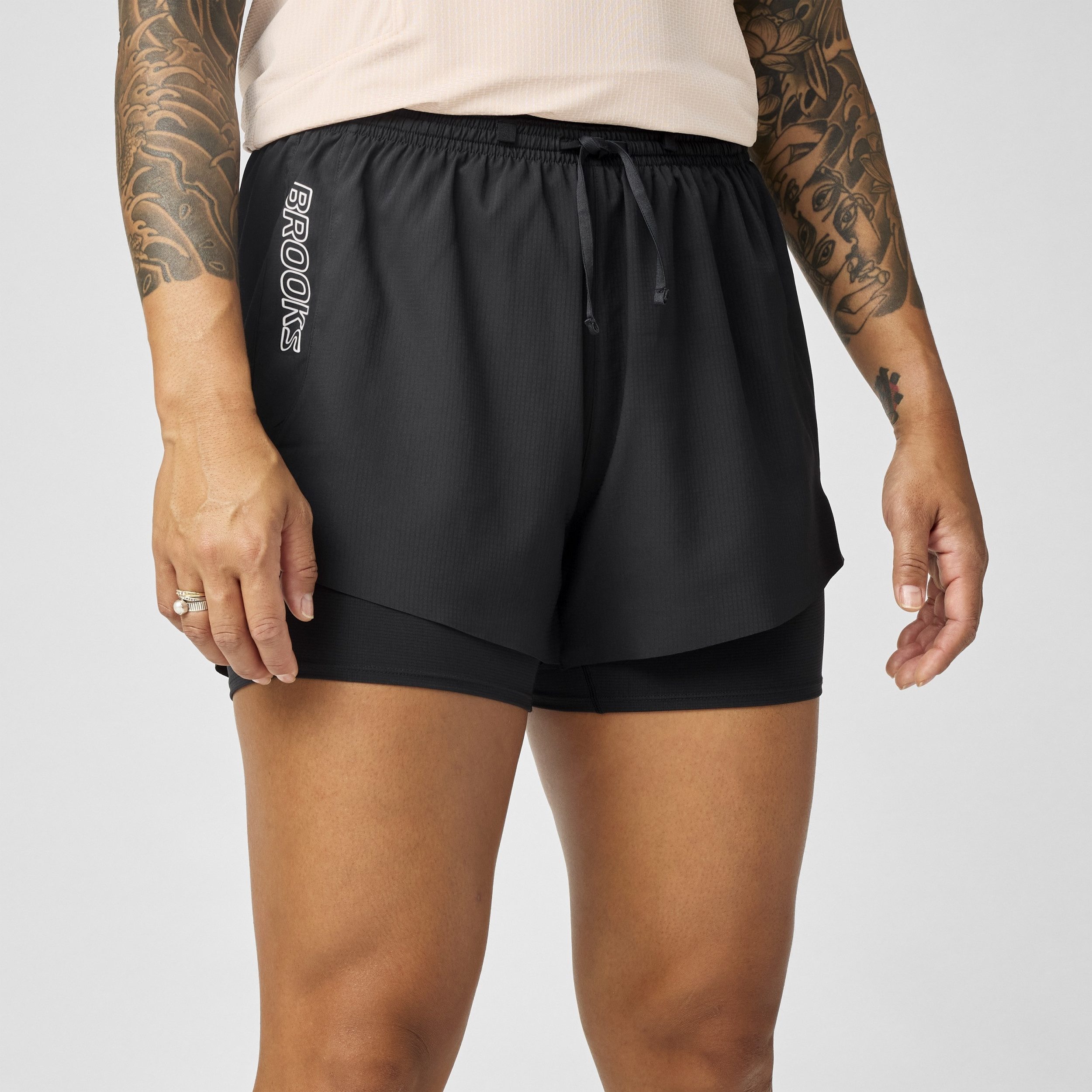 Brooks Laufshorts Cascadia 2-in-1 Damen Short Black