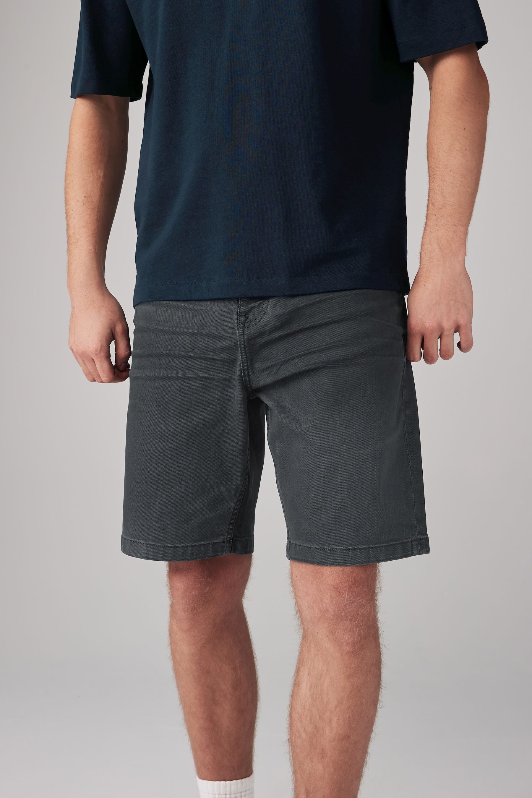 Next Jeansshorts Stückgefärbte Denimshorts (1-tlg) günstig online kaufen