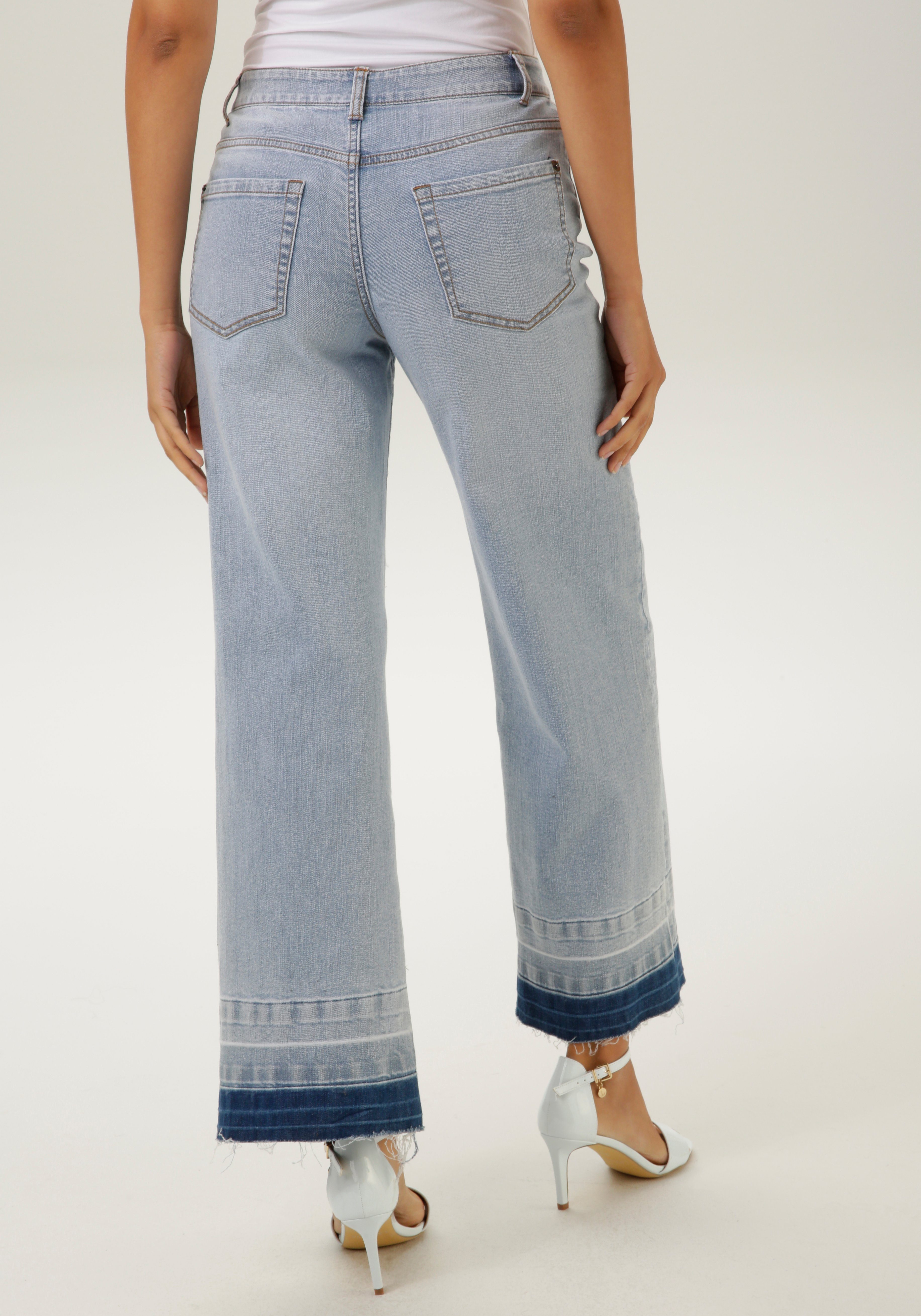 ausgefranstem leicht Straight-Jeans Saum Aniston mit used am bleached trendiger Waschung CASUAL