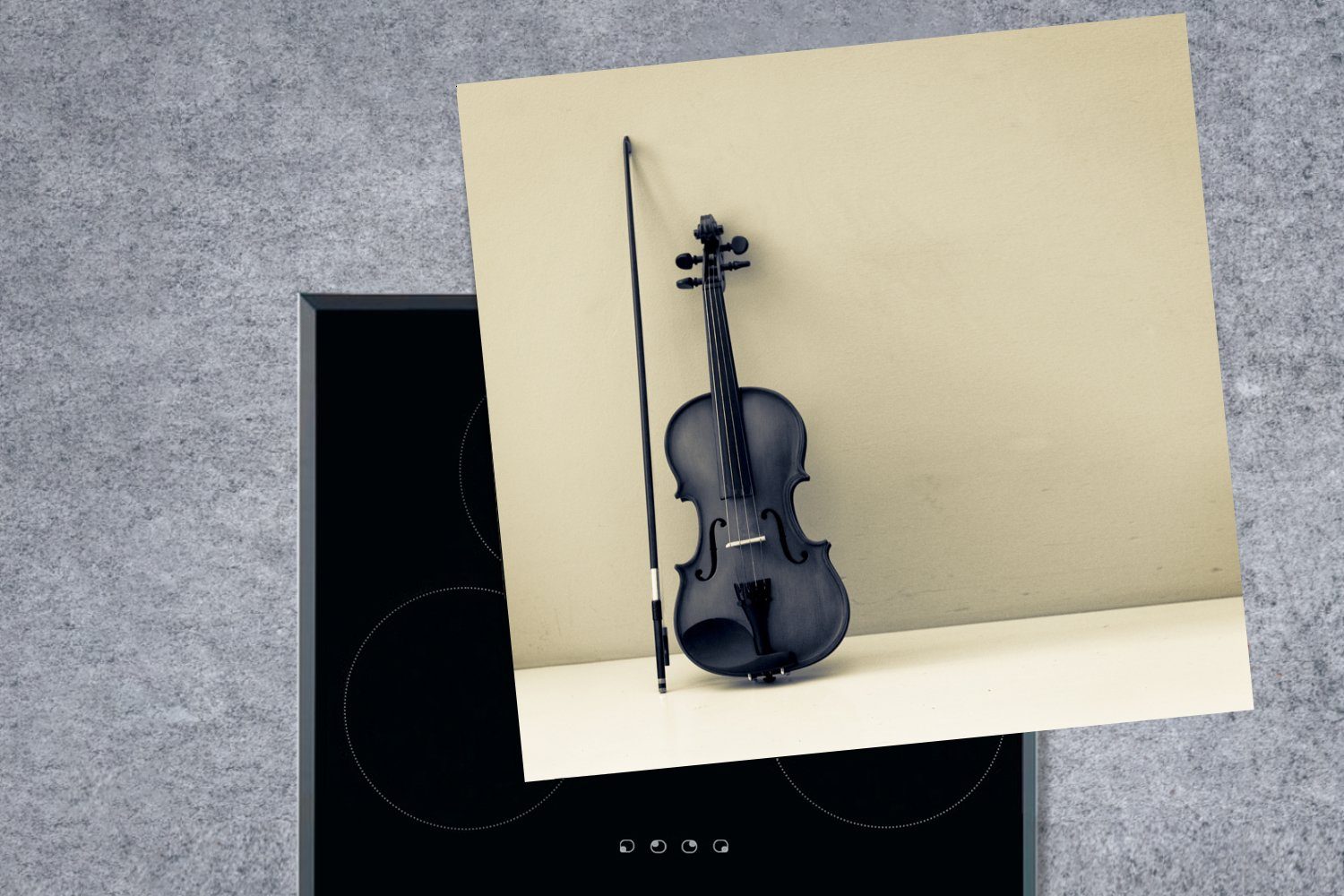 cm, Geige für Herdblende-/Abdeckplatte Wand, tlg), 78x78 Arbeitsplatte an küche Ceranfeldabdeckung, lehnt der MuchoWow (1 graue Vinyl, Eine
