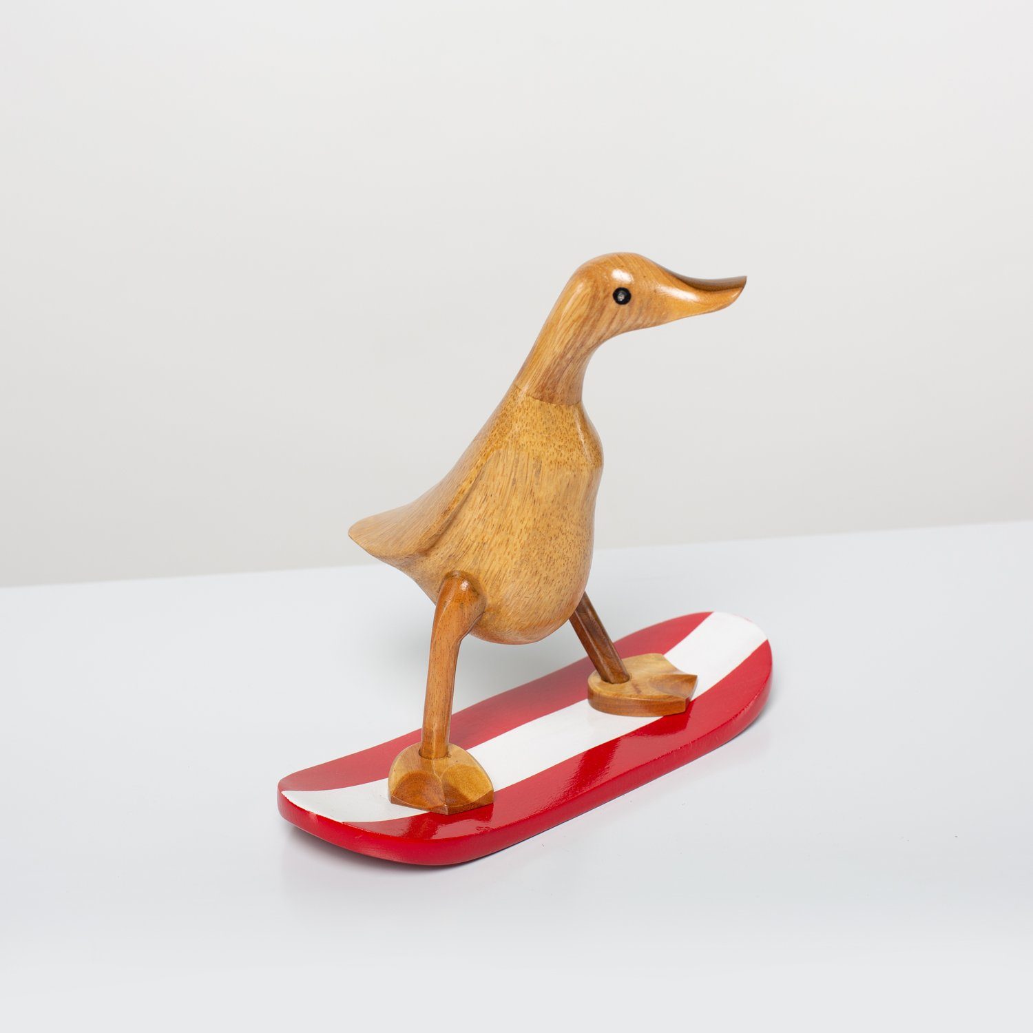 Rikmani Dekofigur Ente Skifahrer - Handgefertigte Dekoration aus Holz Geschenk Figur (3er-Set, SET: S, M, L), Drei Holzarten. Lackiert.
