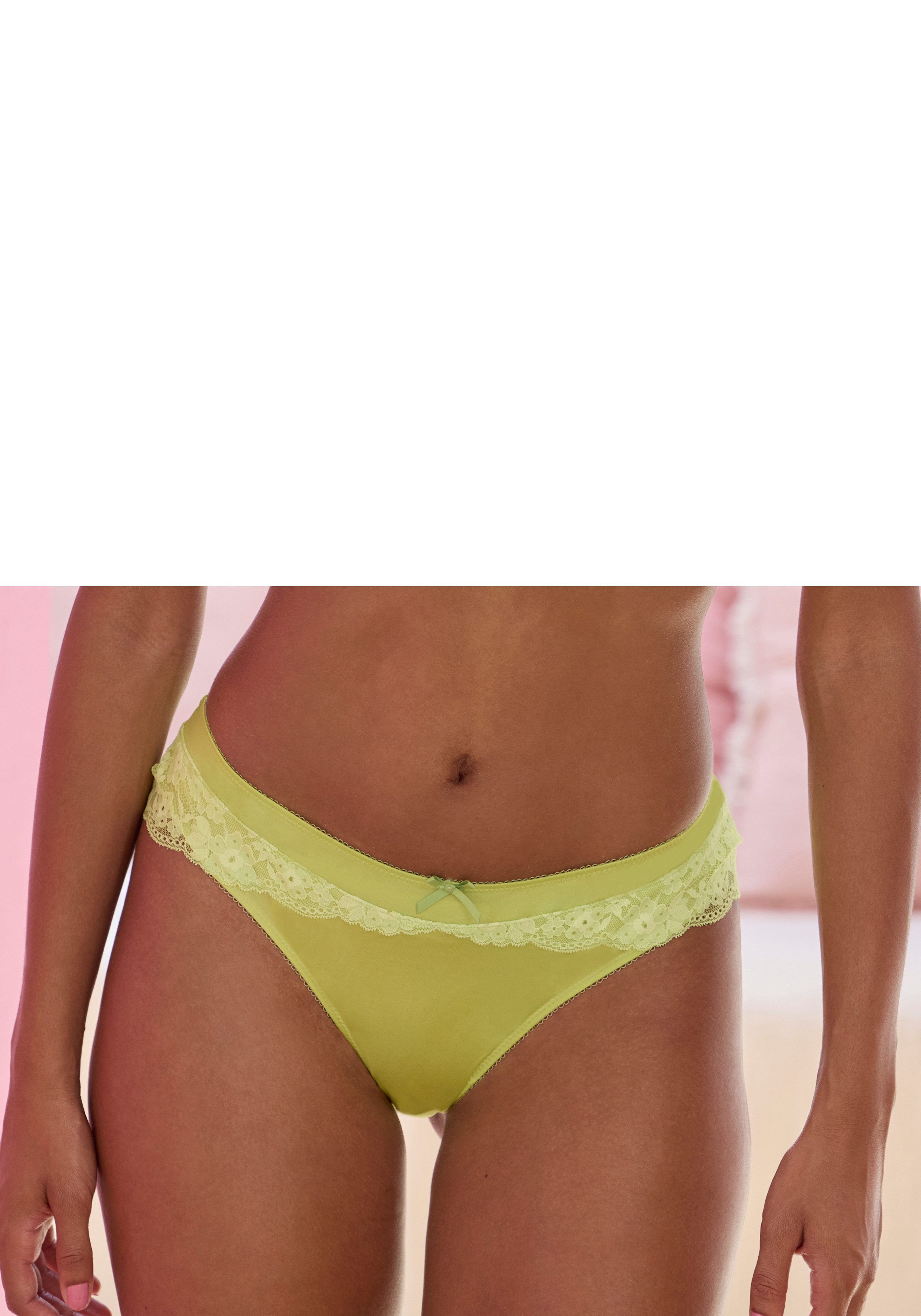 Vivance Panty Anisa mit blumiger Spitze und feiner Zierschleife