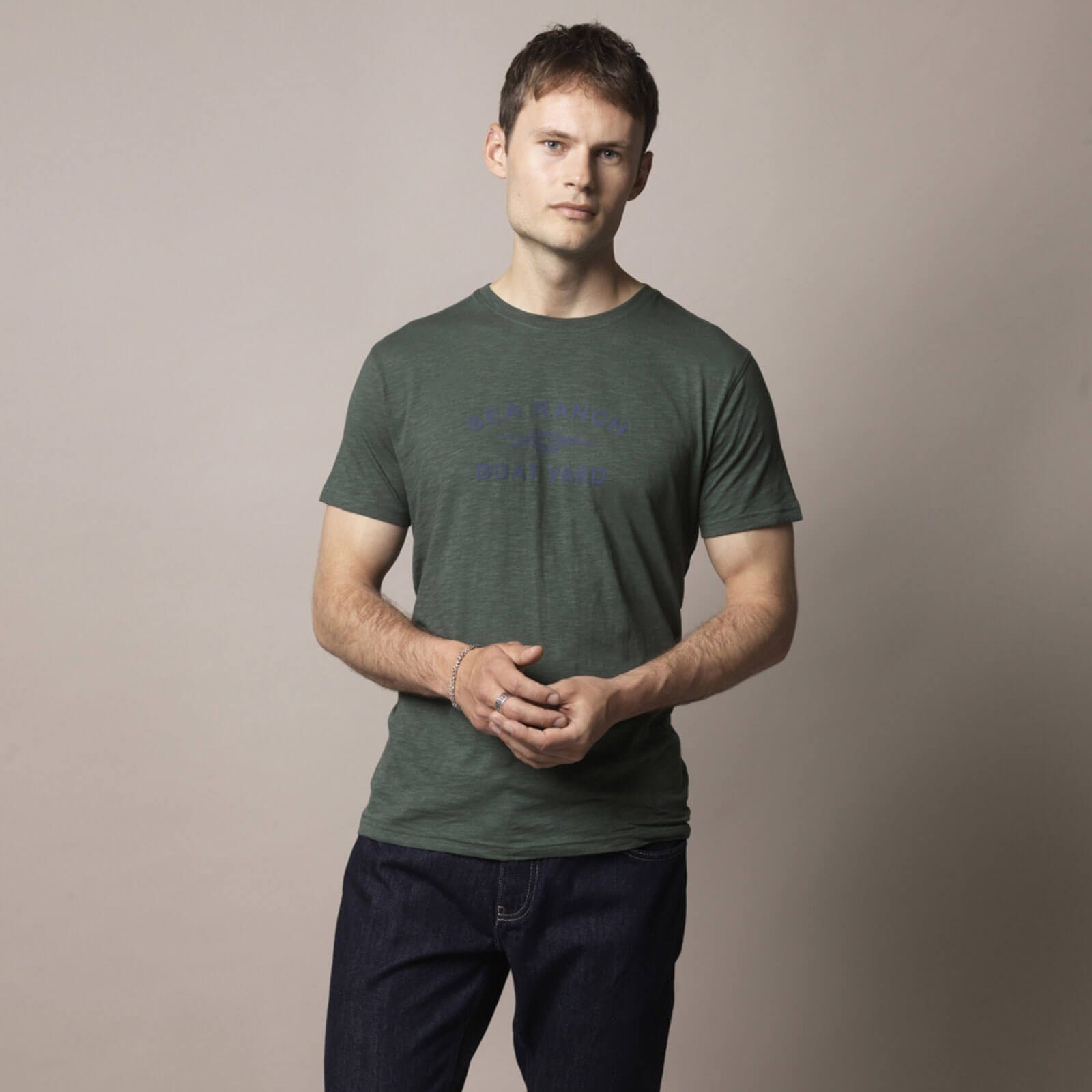 Sea Ranch T-Shirt Vitus Herren Kurzarm-Shirt mit Brustprint - Sommershirt Freizeitshirt Baumwolle, Atmungsaktiv, Rundhalsausschnitt, Moderner Schriftzug