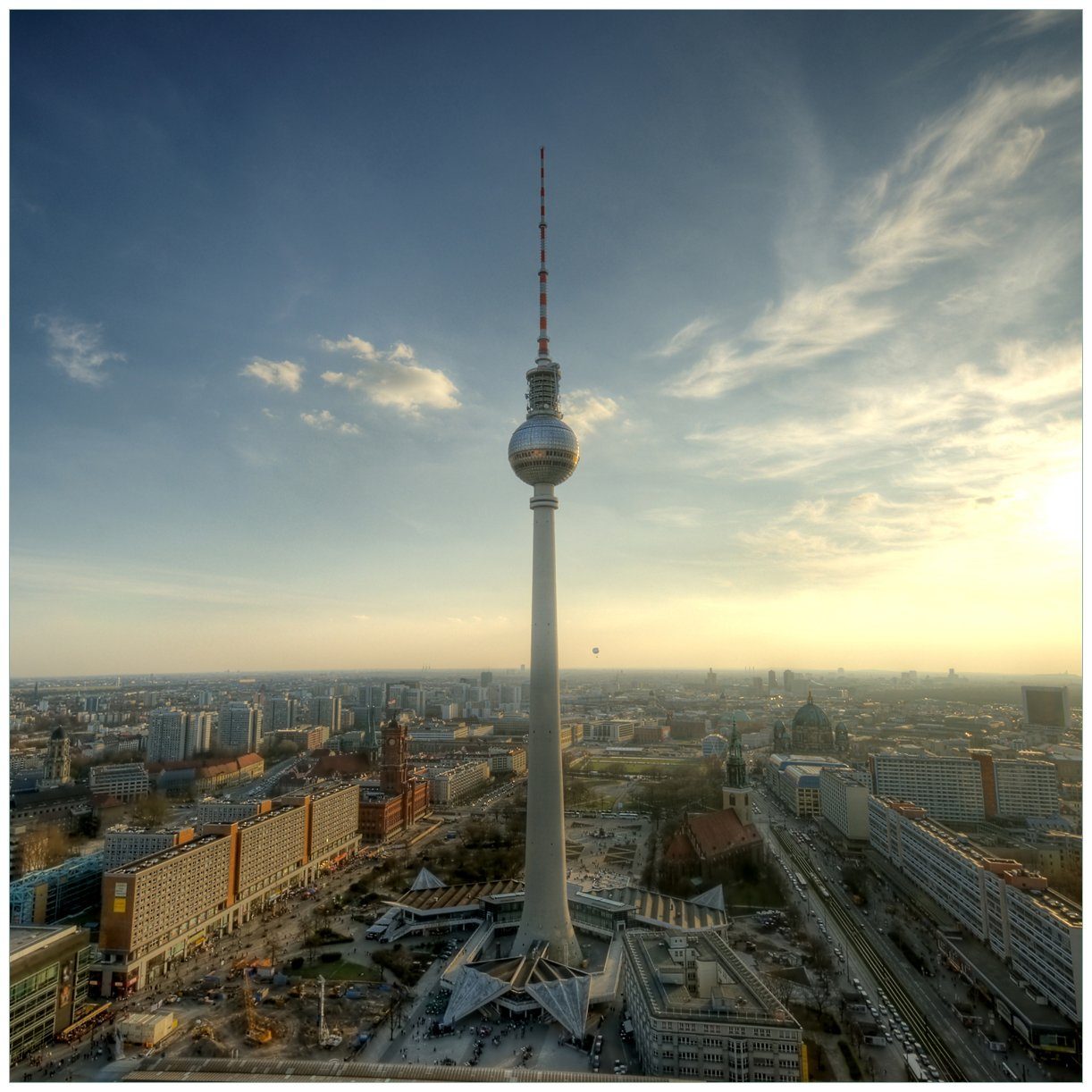 Wallario Tischplatte Fernsehturm Berlin mit Panoramablick über die Stadt (1 St), für Ikea Lack Tisch geeignet