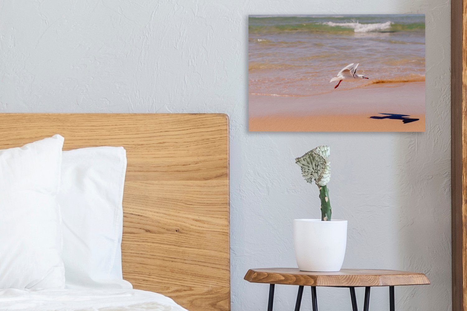 OneMillionCanvasses® Leinwandbild Weißkopfmöwe fliegt cm tief Strand, Wandbild den Aufhängefertig, St), über 30x20 Wanddeko, Leinwandbilder, (1