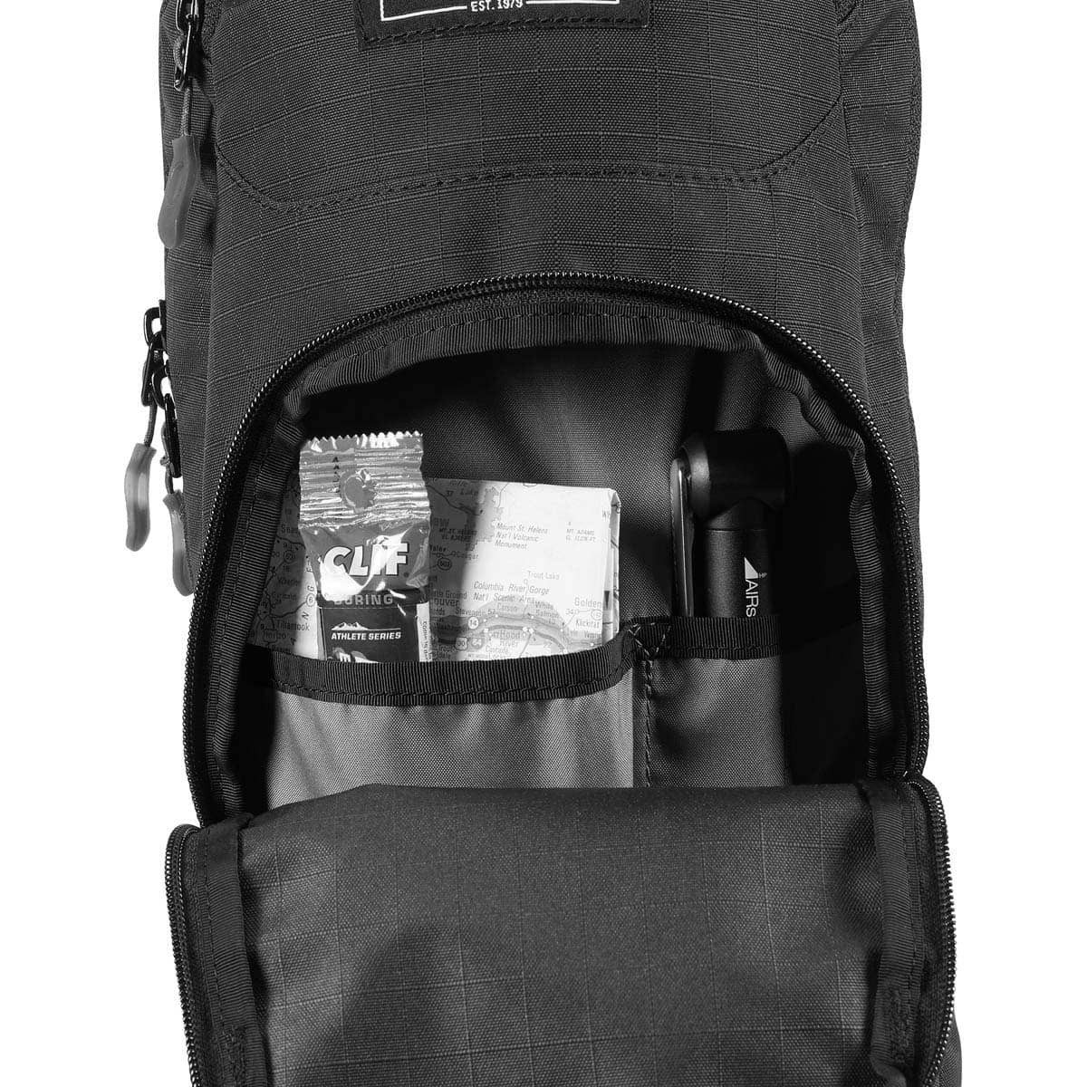 Dakine Fahrradrucksack Session 8 Liter mit 2 Liter Trinksystem rot