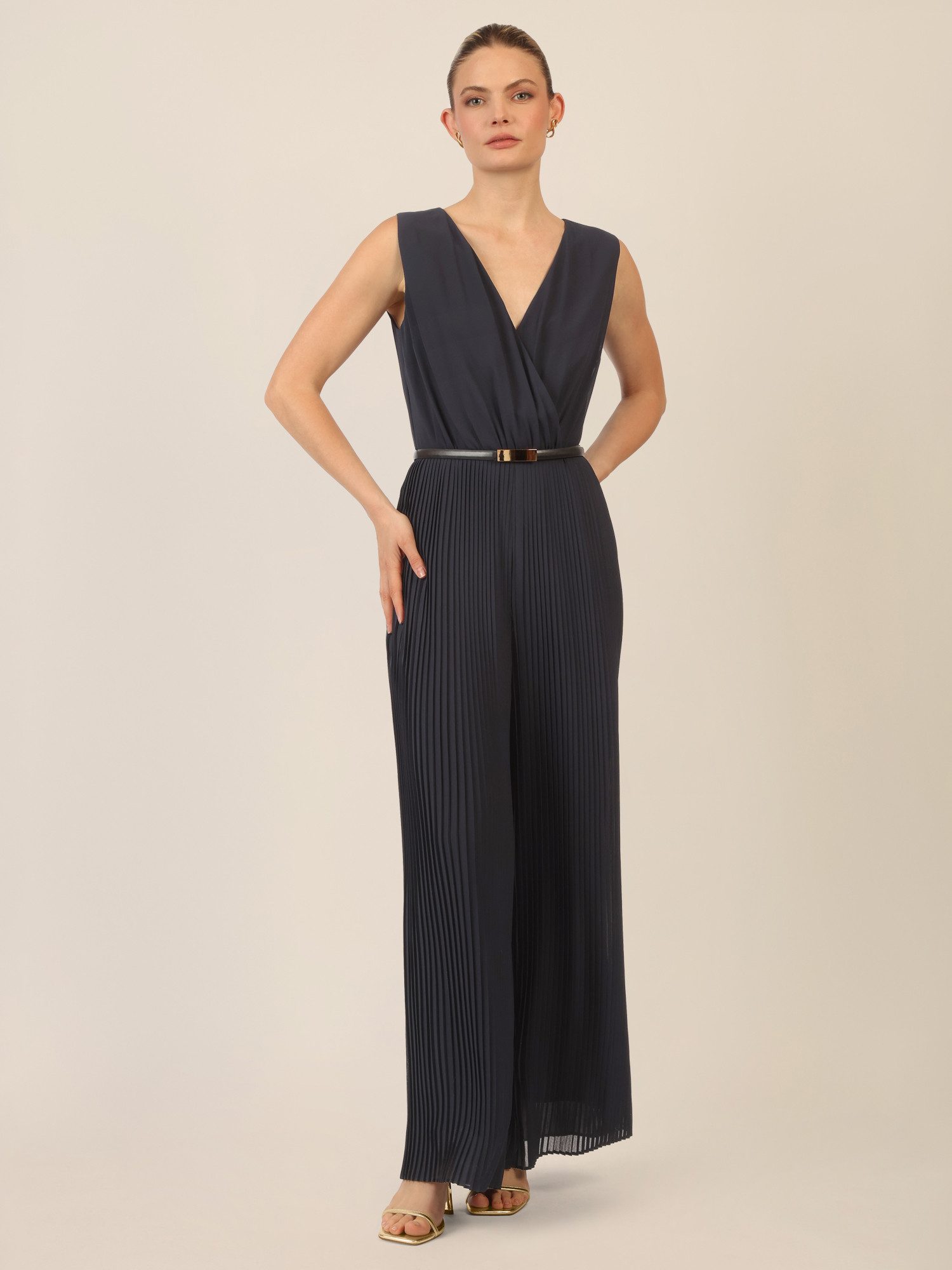 Apart Jumpsuit mit allover Plisseefalten im Hosenteil günstig online kaufen