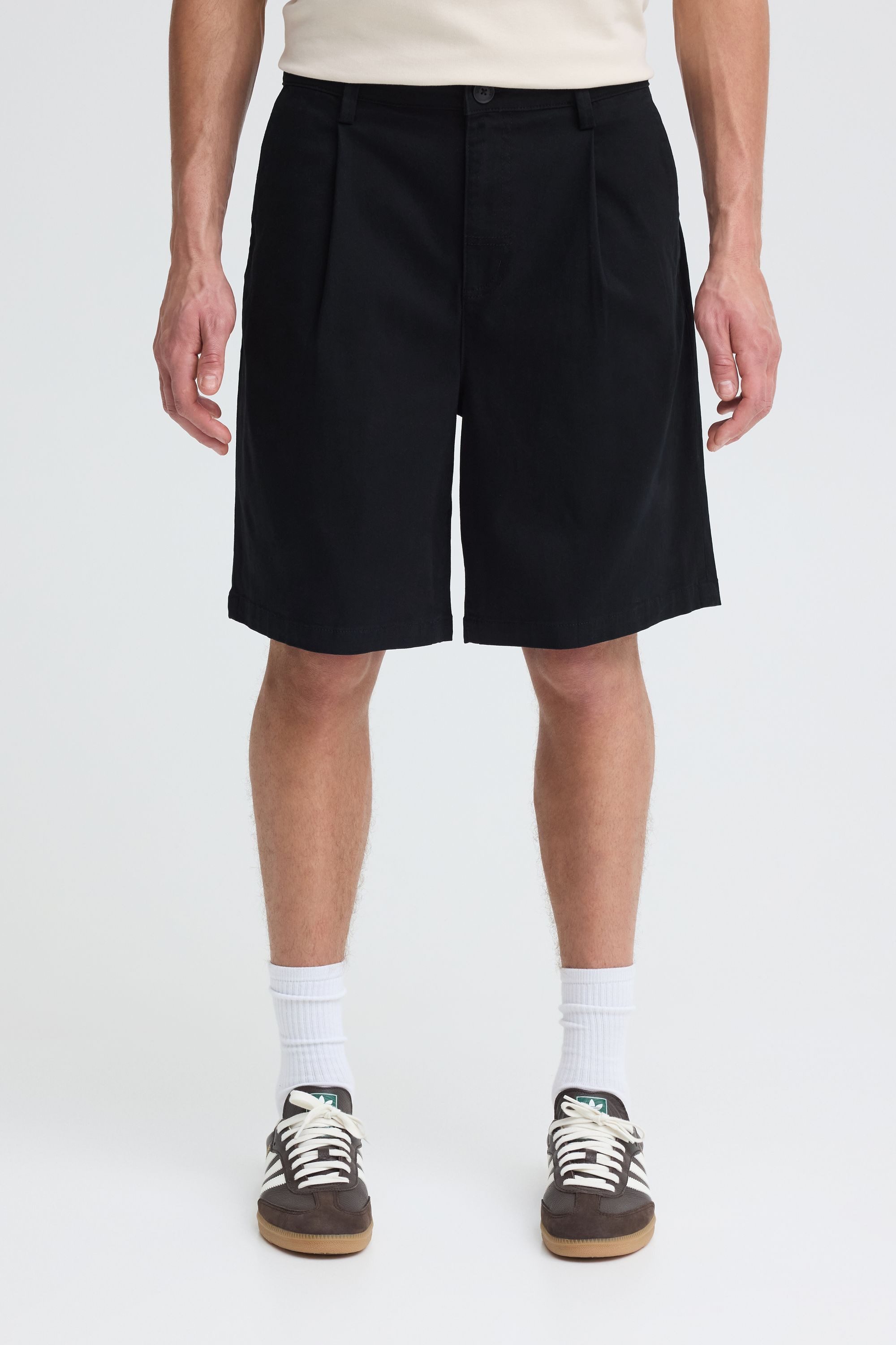 !Solid Chinoshorts SDMohan Chinohose mit mit Bundfalten - Loose Fit