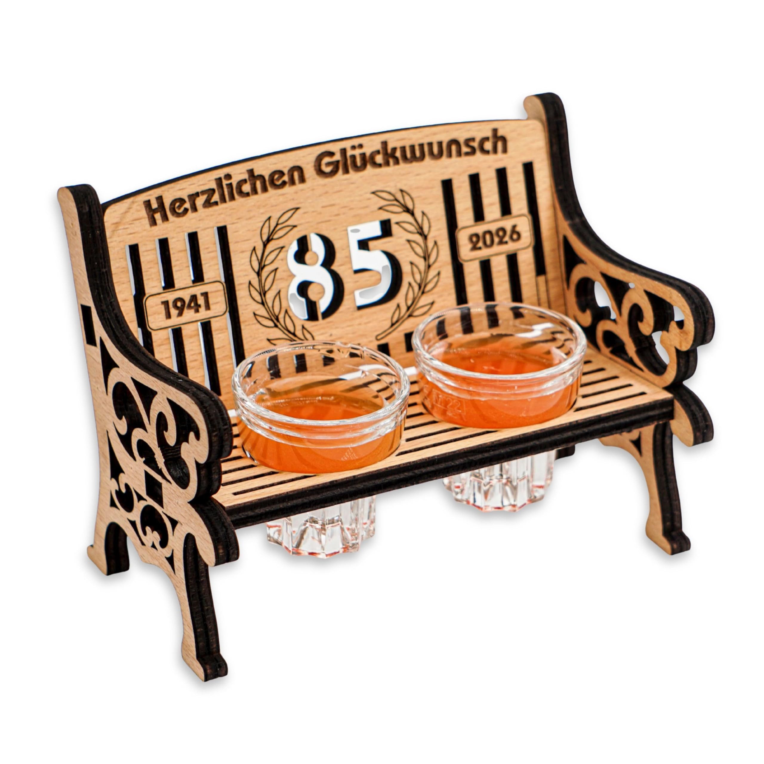 DARO Design Dekoobjekt Schnapsbank Geburtstag Holz Geschenk Geldgeschenk mit 2 Gläsern (Geschenkset, 85. Geburtstag – 1941–2026 – 2 Gläser), ca. 16 × 12 cm, geöltes Buchensperrholz