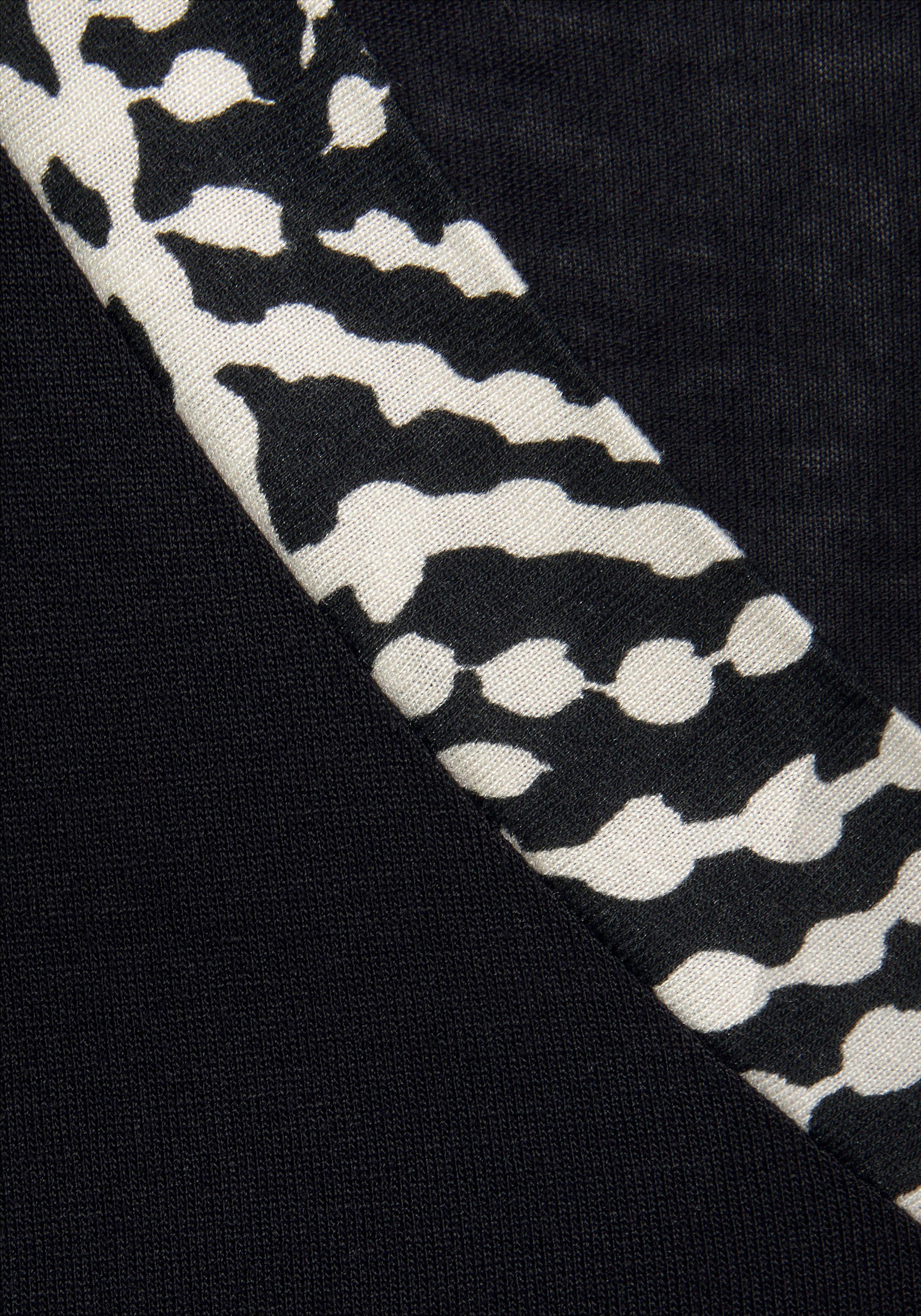 LASCANA Pyjama (Set, 2 tlg) mit gemusterten Details