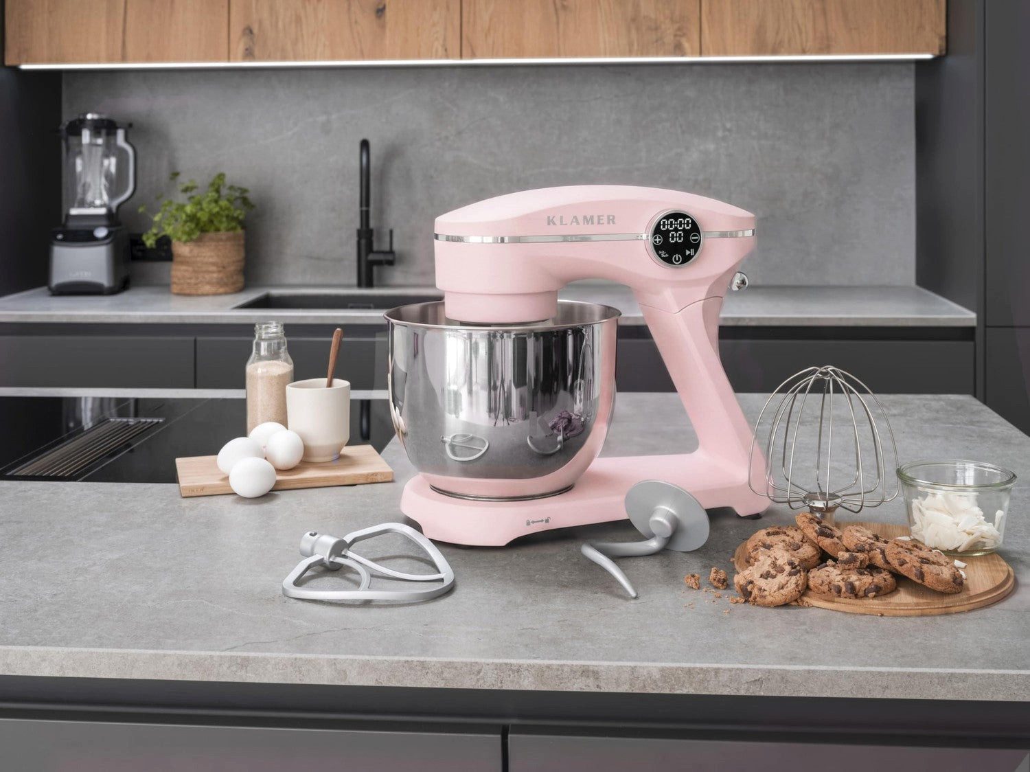 KLAMER Küchenmaschine 1800W, Knetmaschine mit 6 Liter Edelstahl Schüssel, 10 Geschwindigkeitsstufen mit Timer, Rührbesen, Knethaken, Schneebesen und Spritzschutz, weiss, 1800 W, 6 l Schüssel, Spritzschutz, 3 Werkzeuge, Saugfüße, digitales Display, Timer