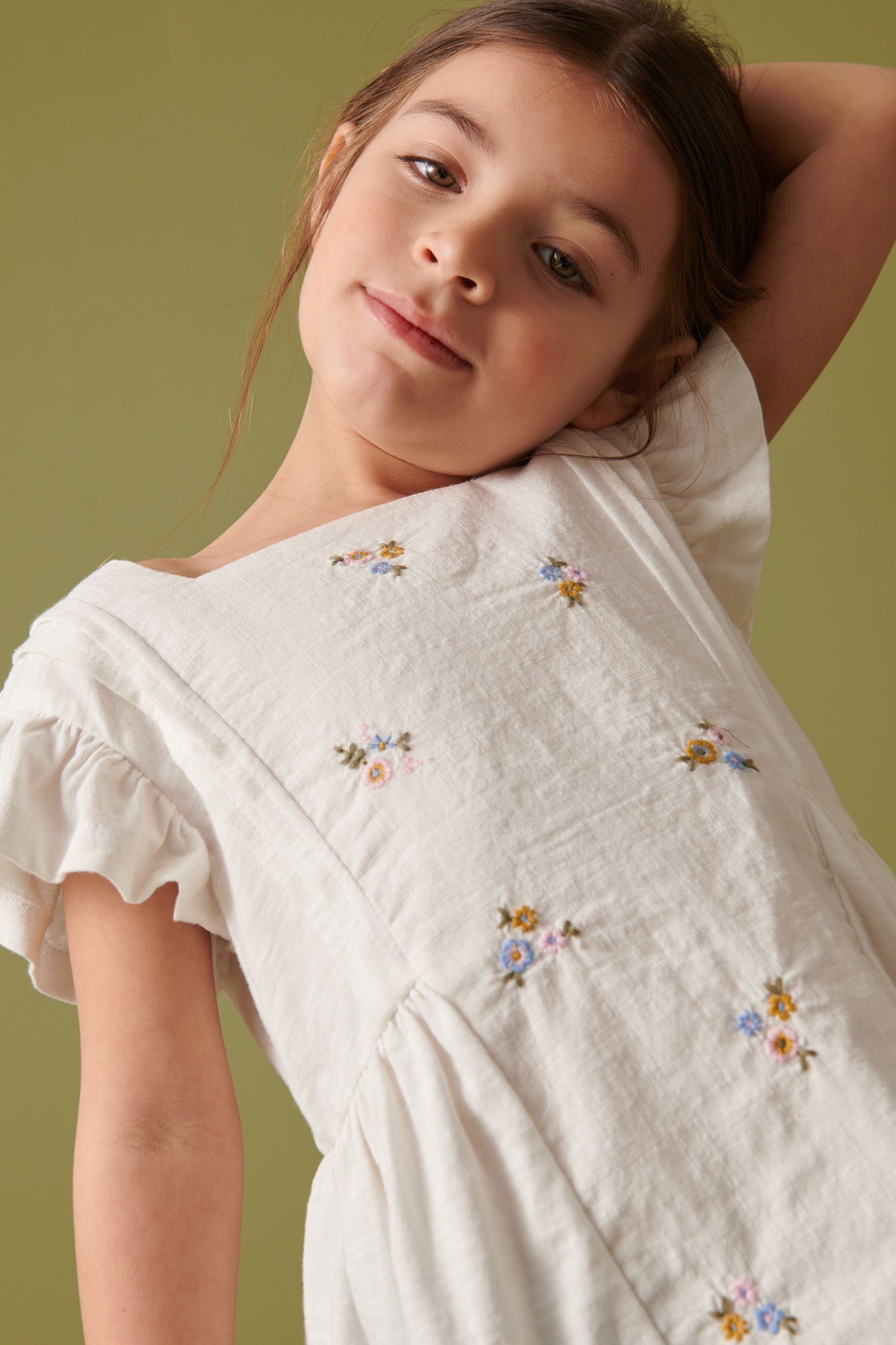Floral T-Shirt Next T-Shirt Embroidered Rüschenärmeln White mit (1-tlg)
