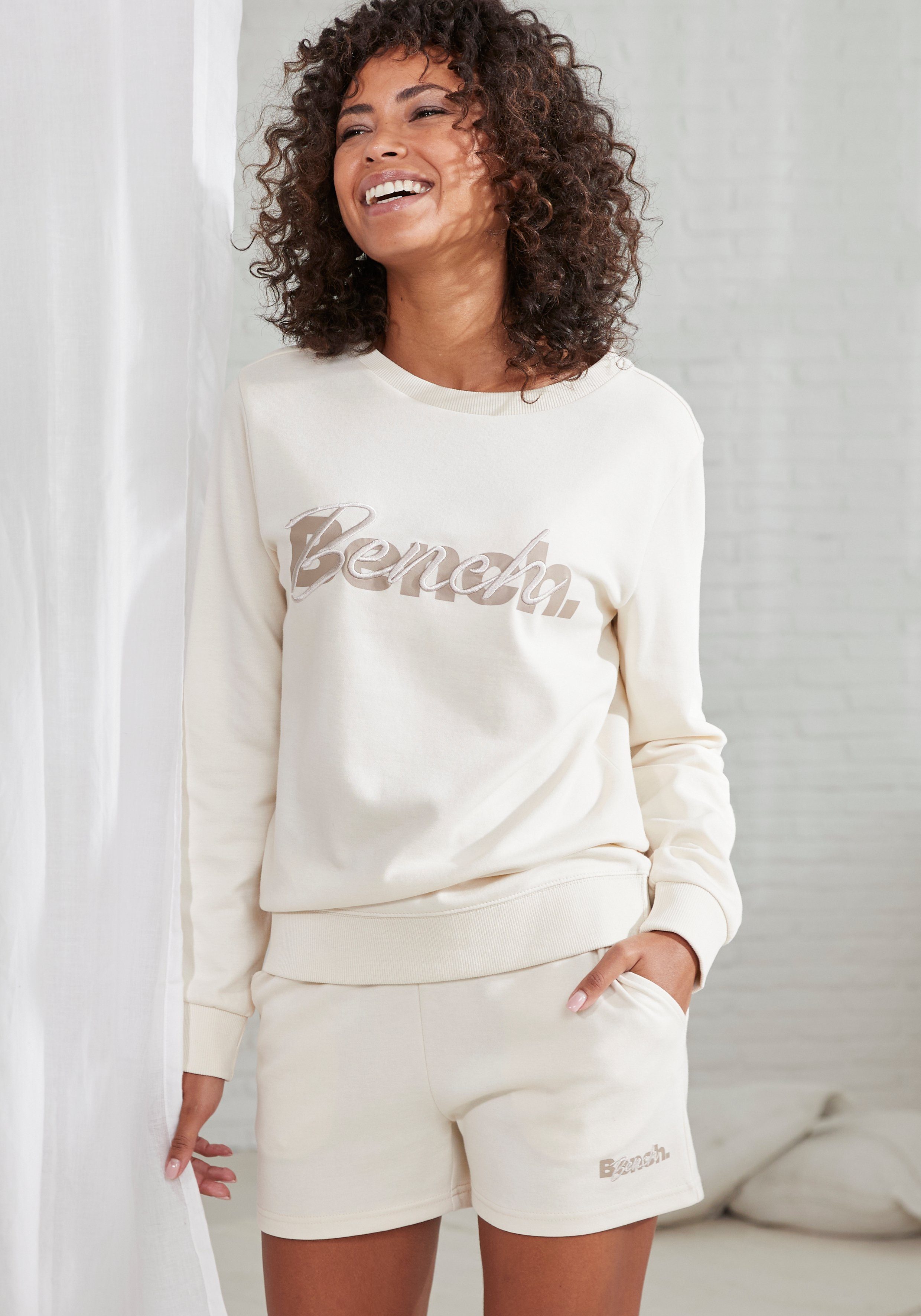 Bench. Loungewear Sweatshirt mit Logodruck und Stickerei, Loungewear