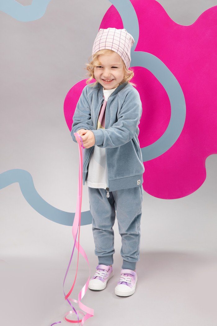 PINOKIO Sweatjacke Velours Zipper Jacke, langarm, Rundhals, kuschelig (1-tlg) Patch Blume, Rundhals, Rippbündchen, Reißverschluss mit Kinnschutz