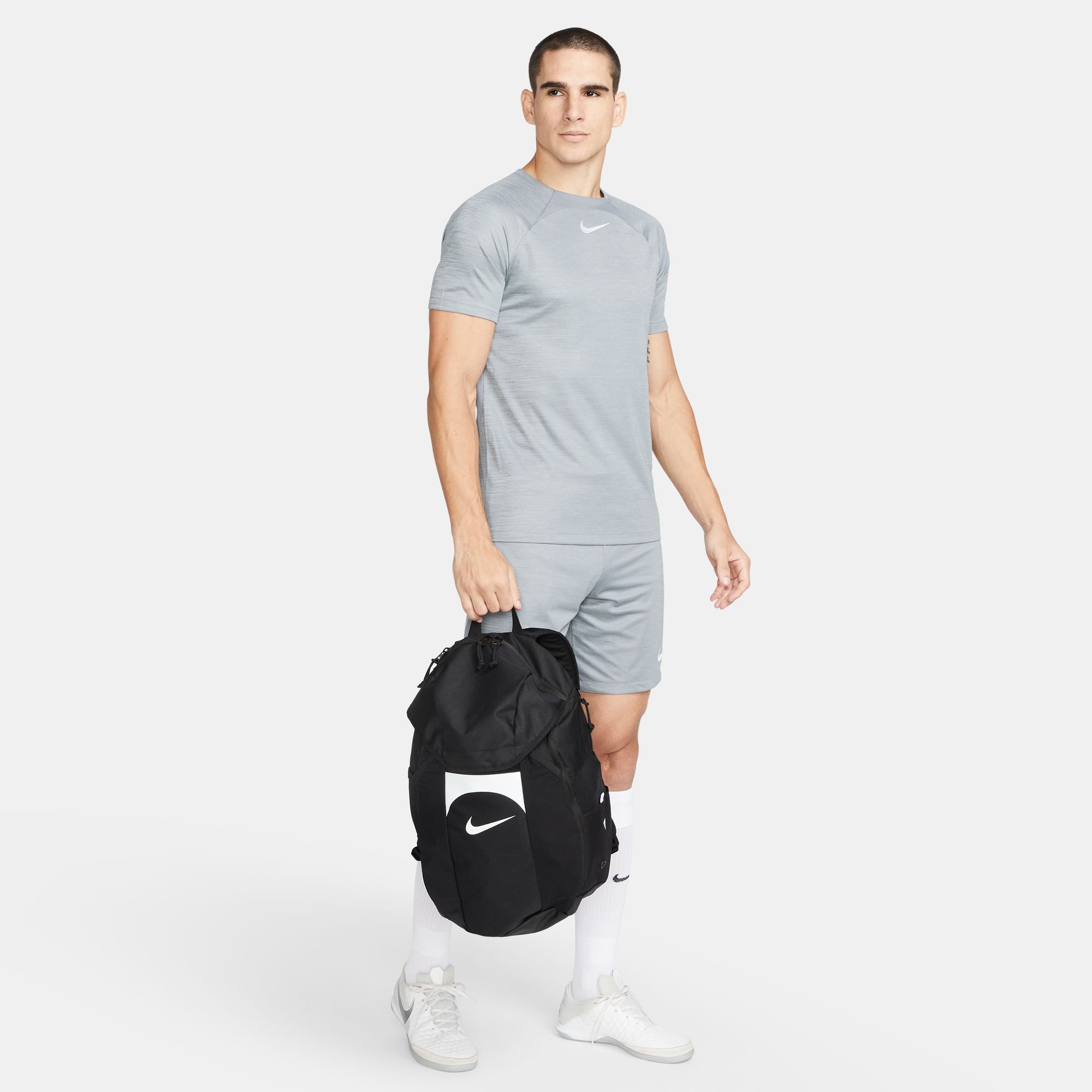 Nike Sportrucksack NK ACDMY TEAM BKPK 2.3, für Training, 30 Liter Volumen, mit Vordertasche für Ball